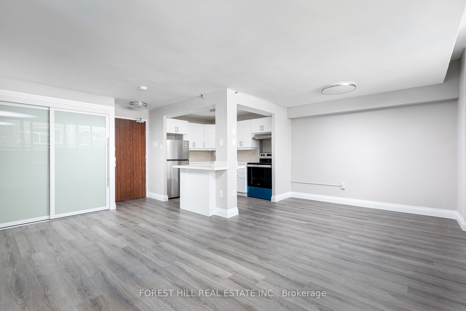#102 - 34 Walmer Road Property Photo 4