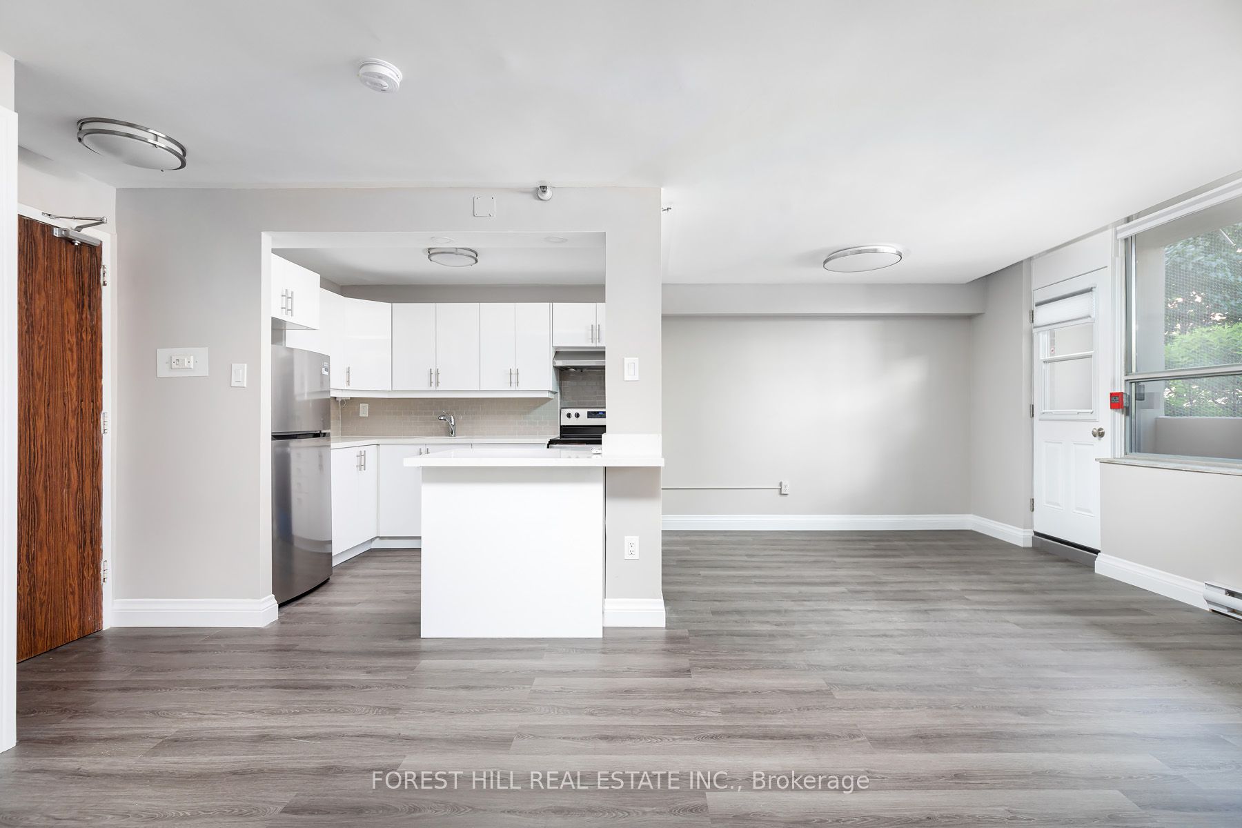 #102 - 34 Walmer Road Property Photo 5
