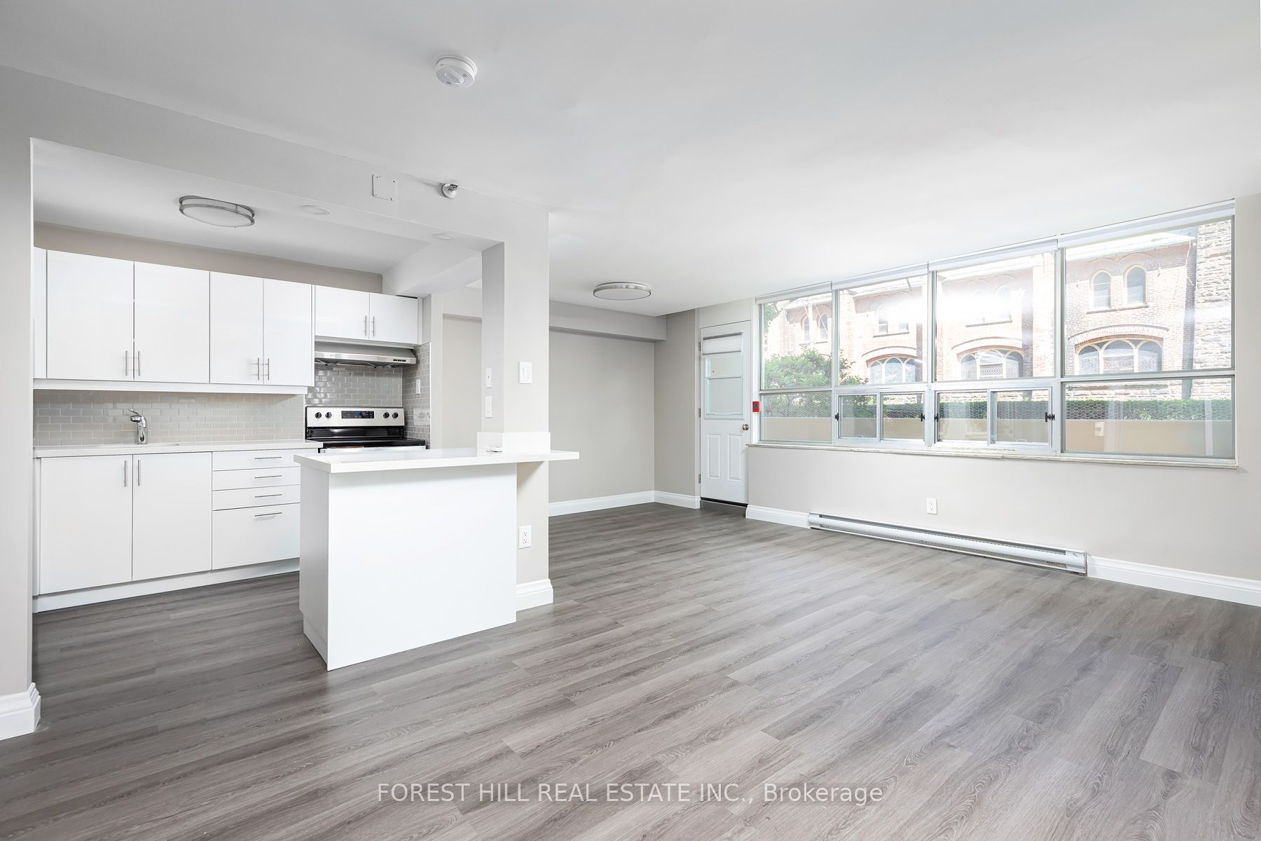 #102 - 34 Walmer Road Property Photo 6