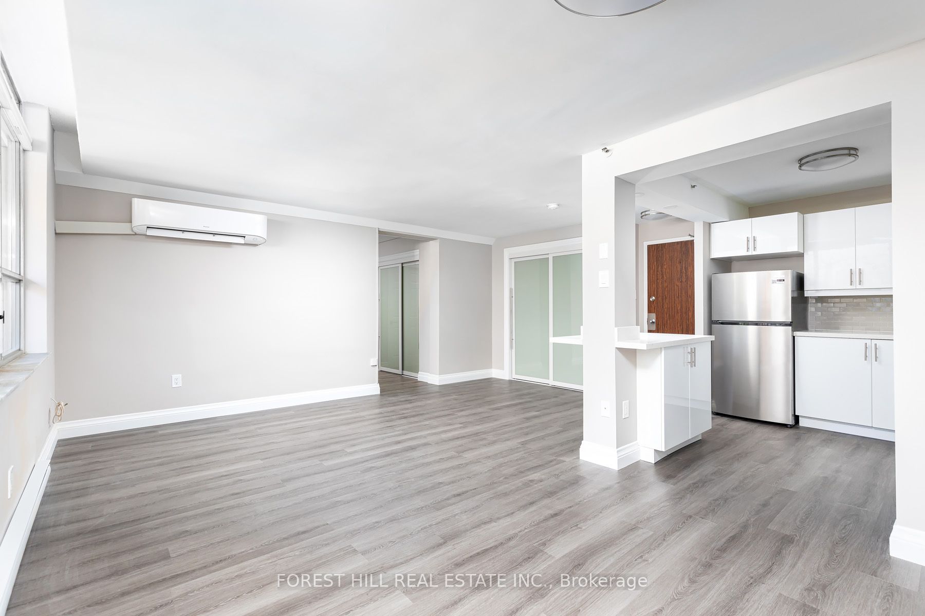 #102 - 34 Walmer Road Property Photo 7