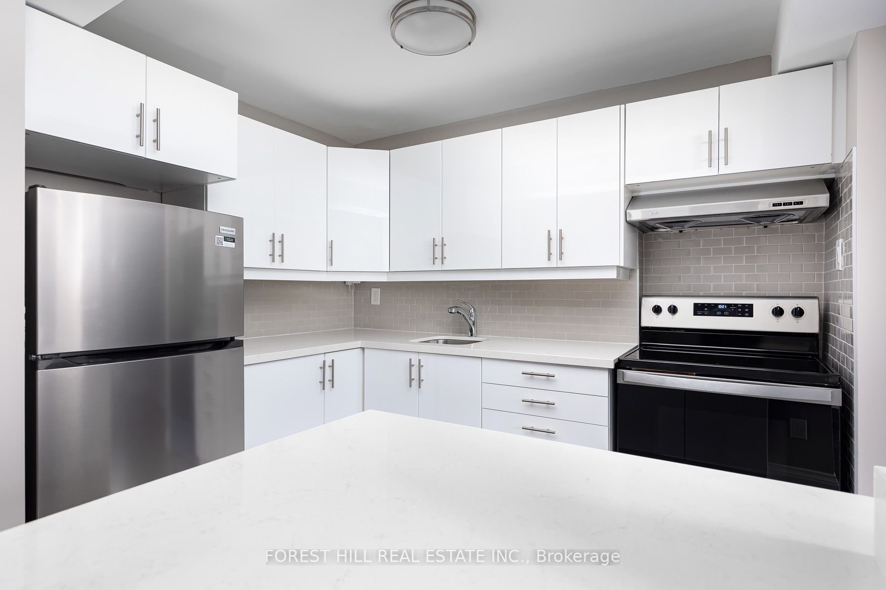 #102 - 34 Walmer Road Property Photo 11
