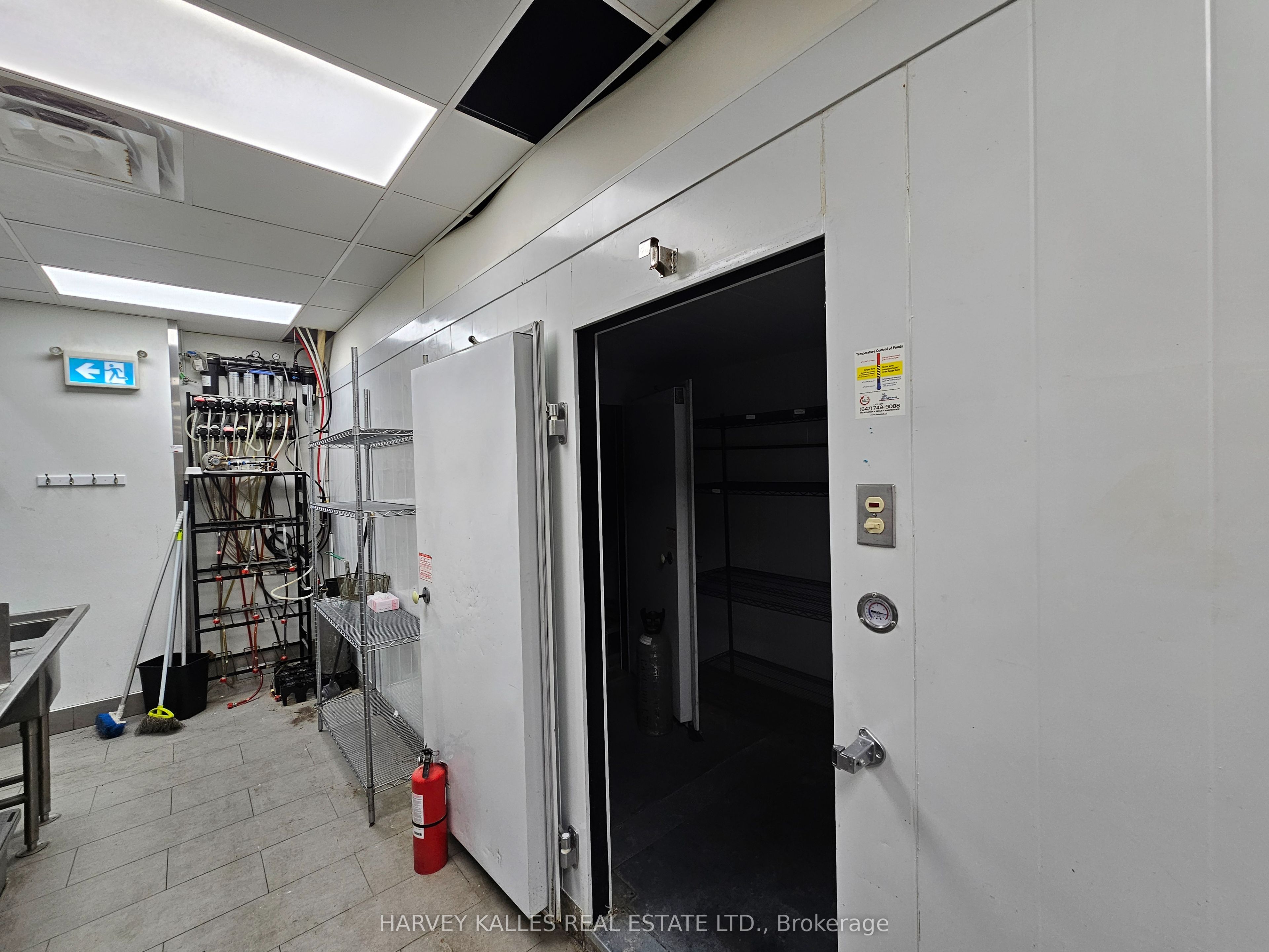 947 Eglinton Avenue Property Photo 6