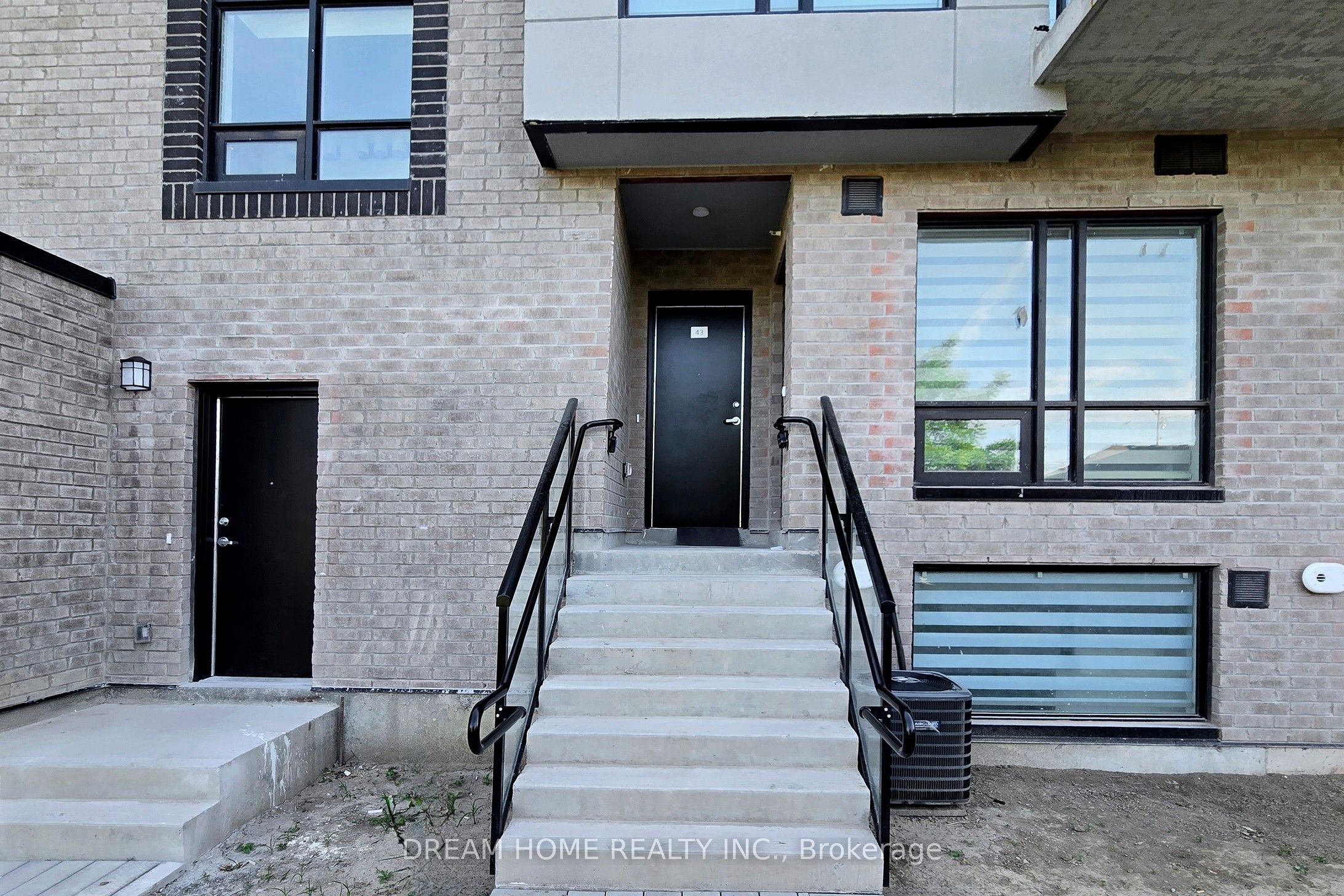 #42 - 851 Sheppard Avenue Property Photo 2
