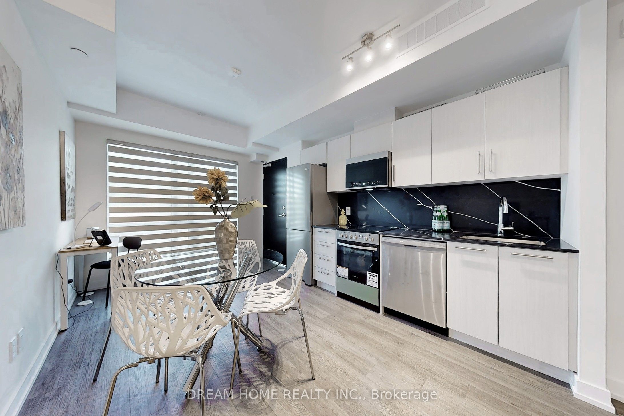 #42 - 851 Sheppard Avenue Property Photo 5