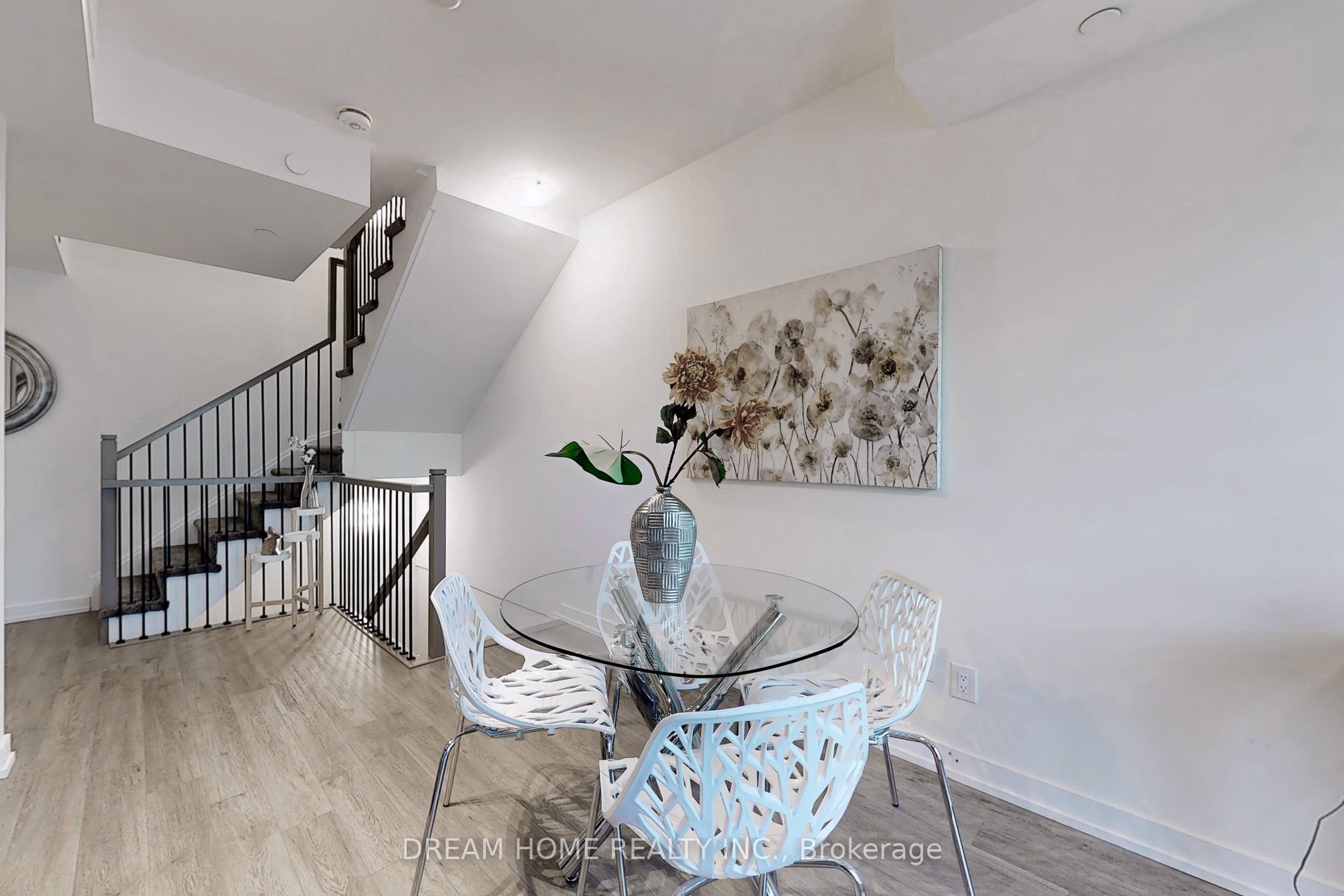 #42 - 851 Sheppard Avenue Property Photo 6