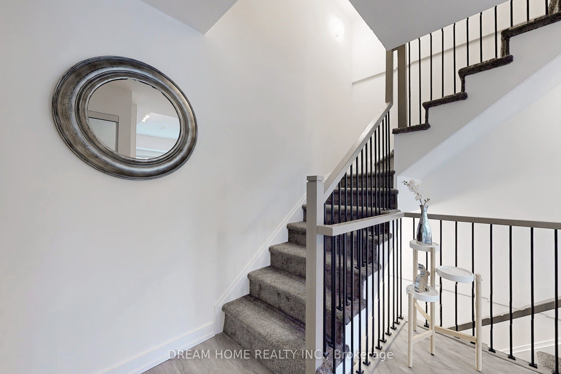 #42 - 851 Sheppard Avenue Property Photo 8