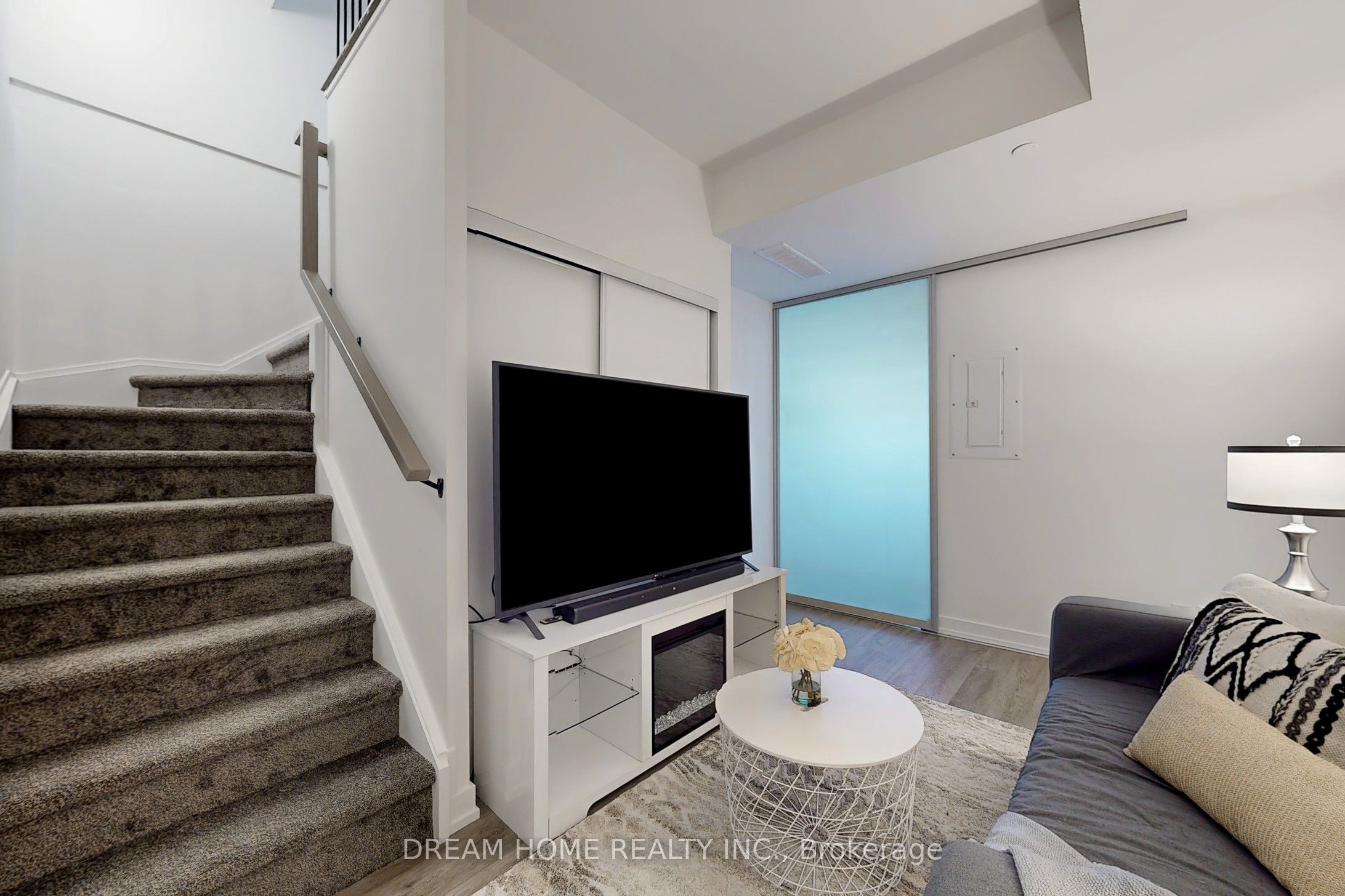 #42 - 851 Sheppard Avenue Property Photo 15