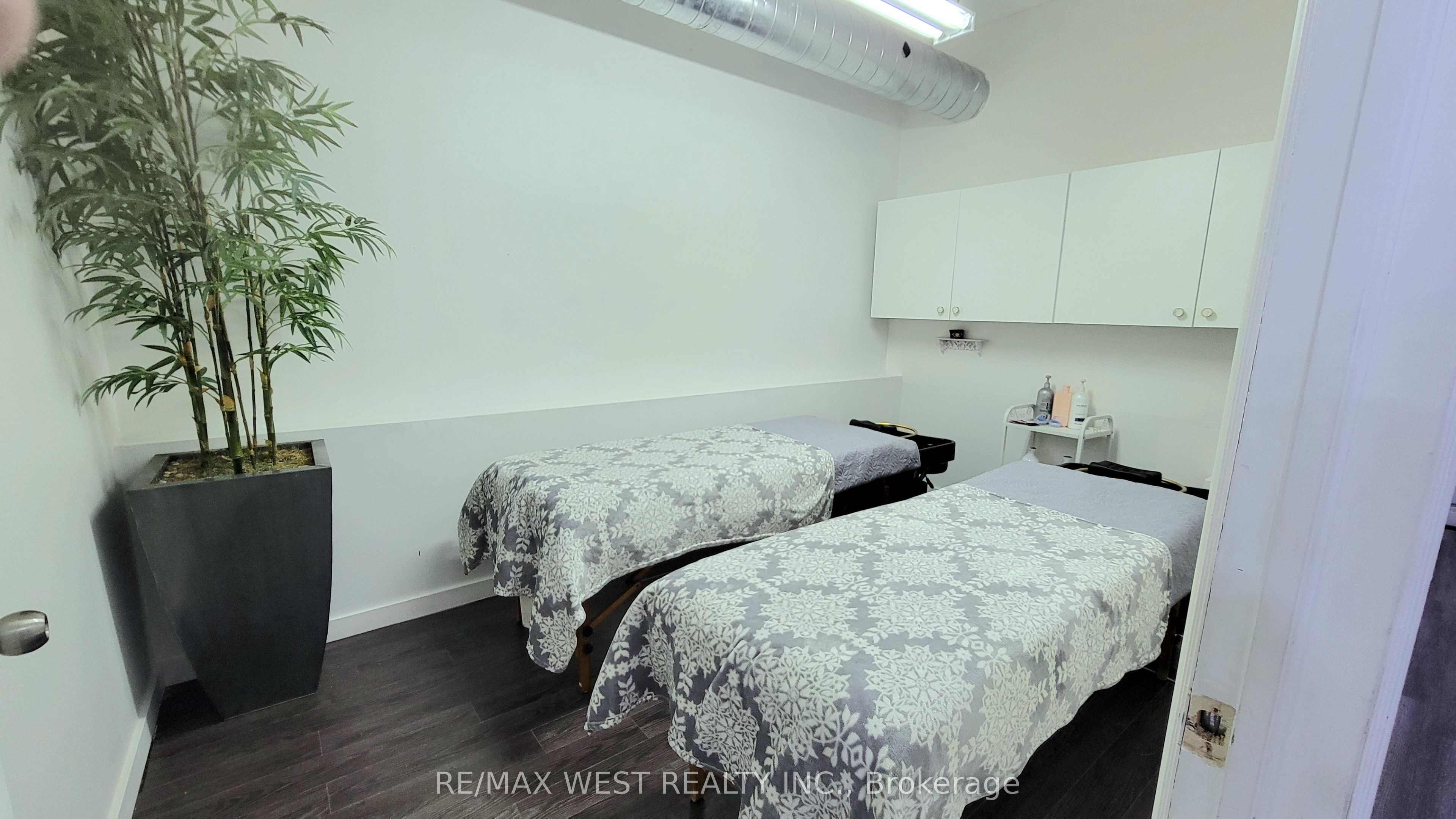 #Rm2 - 1182 Eglinton Ave W Avenue Property Photo 1