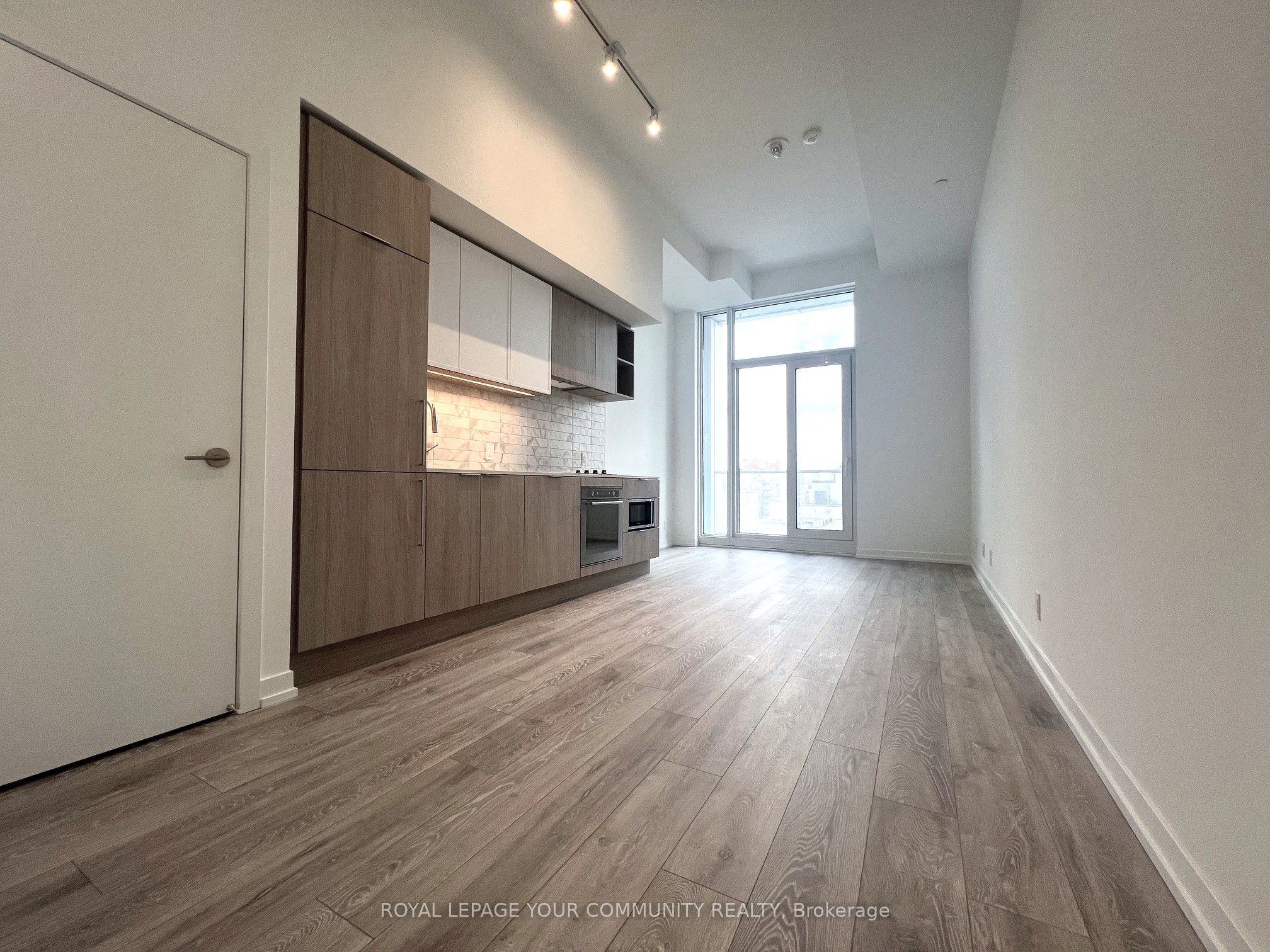 #1016 - 2020 Bathurst Street Property Photo 2