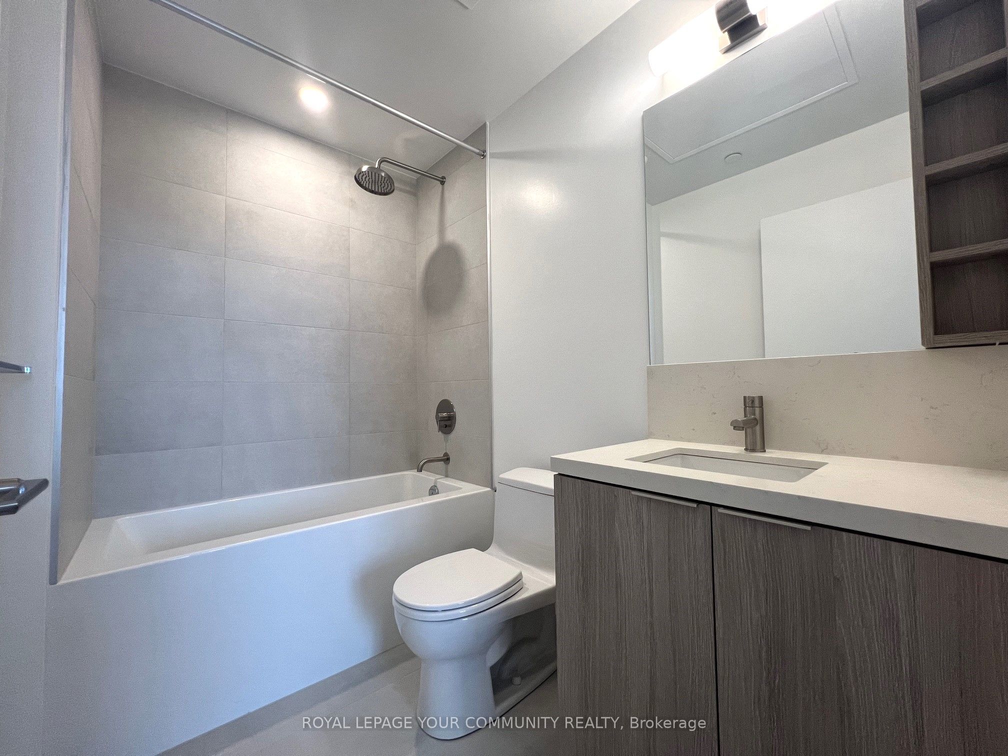 #1016 - 2020 Bathurst Street Property Photo 4