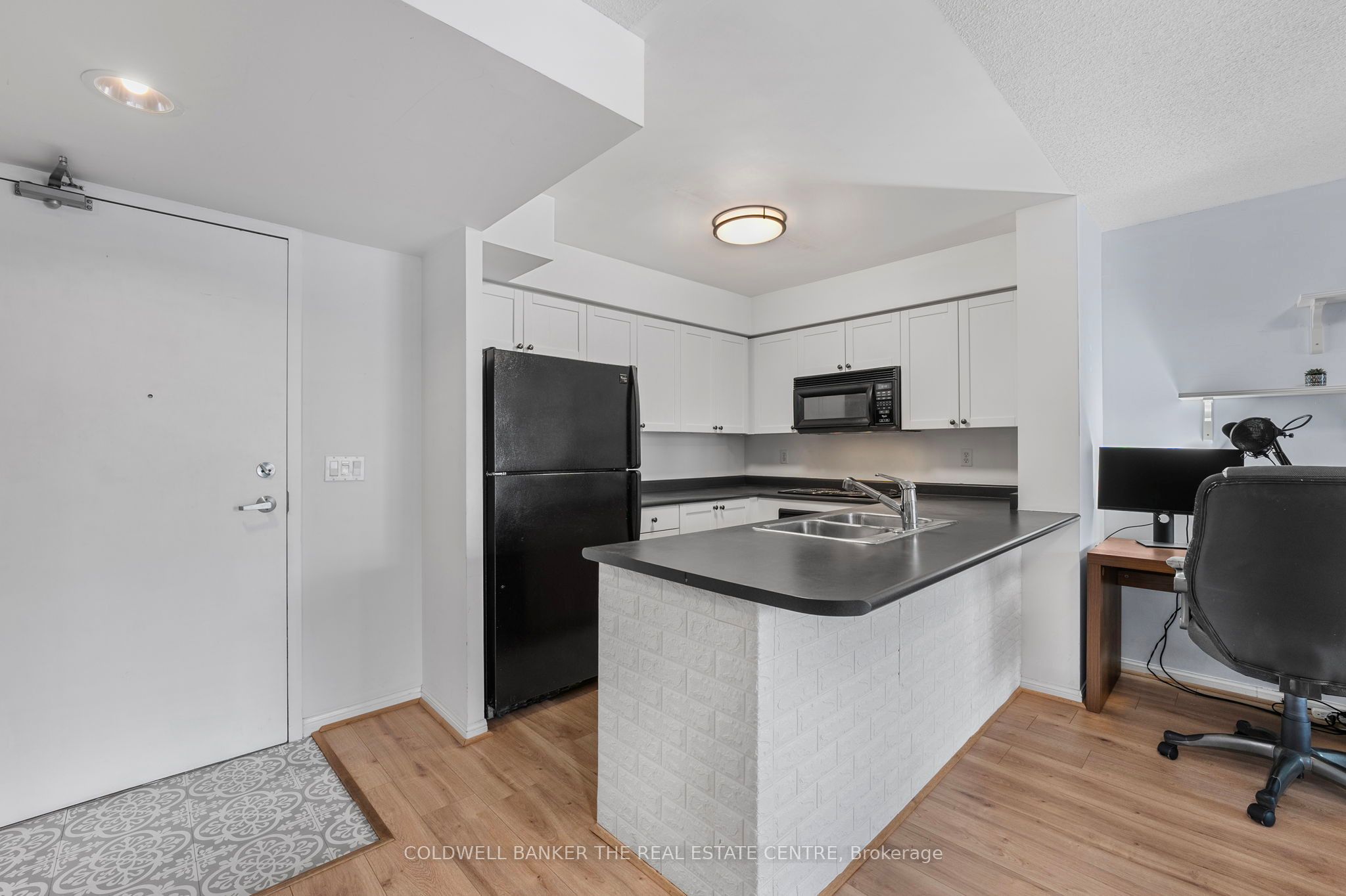 #704 - 311 Richmond Street Property Photo 3