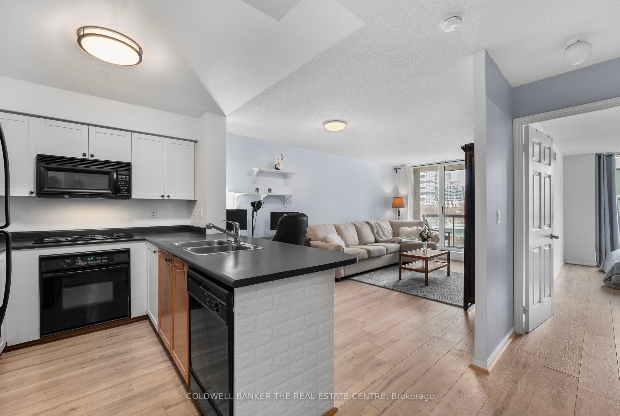 #704 - 311 Richmond Street Property Photo 5