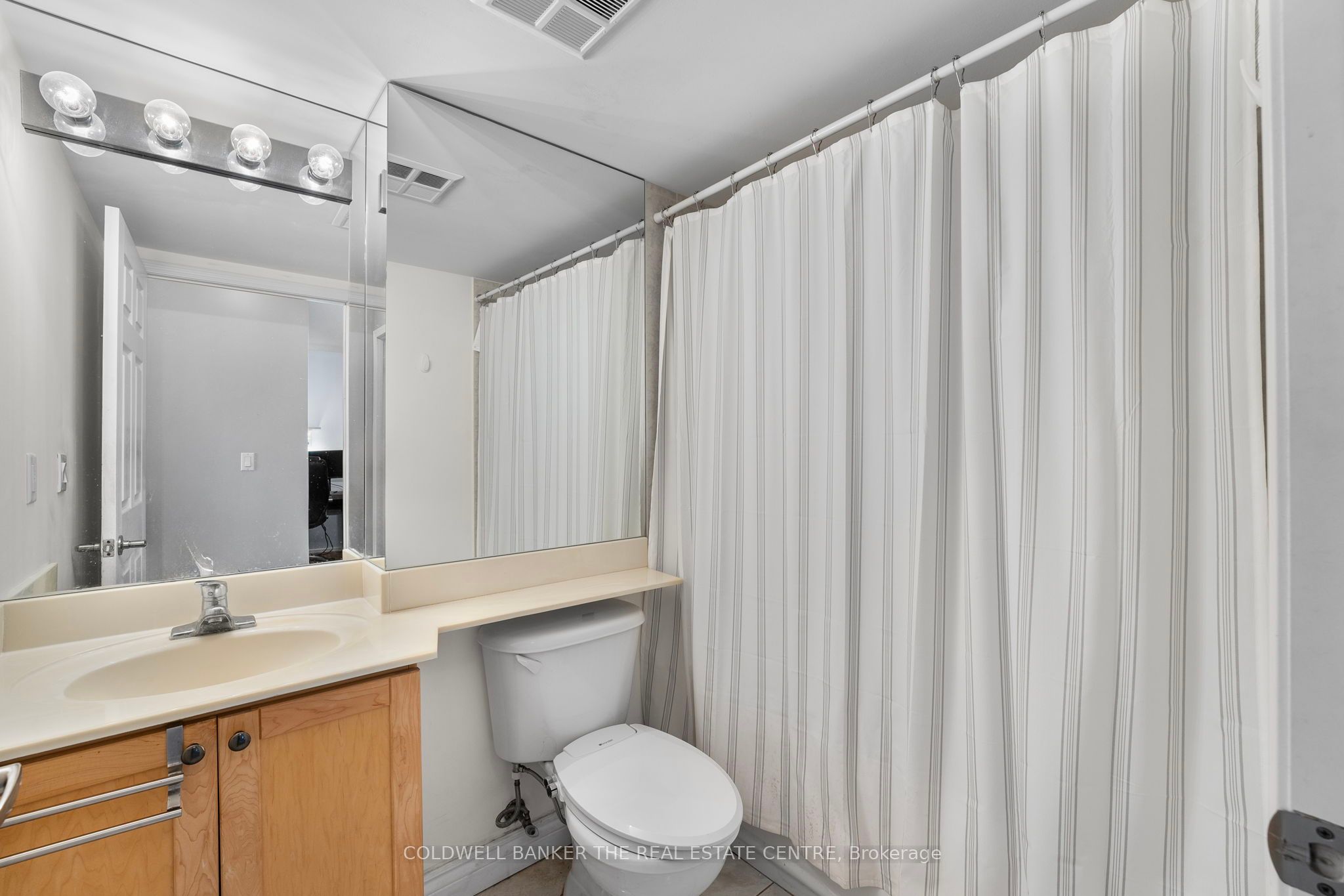 #704 - 311 Richmond Street Property Photo 13