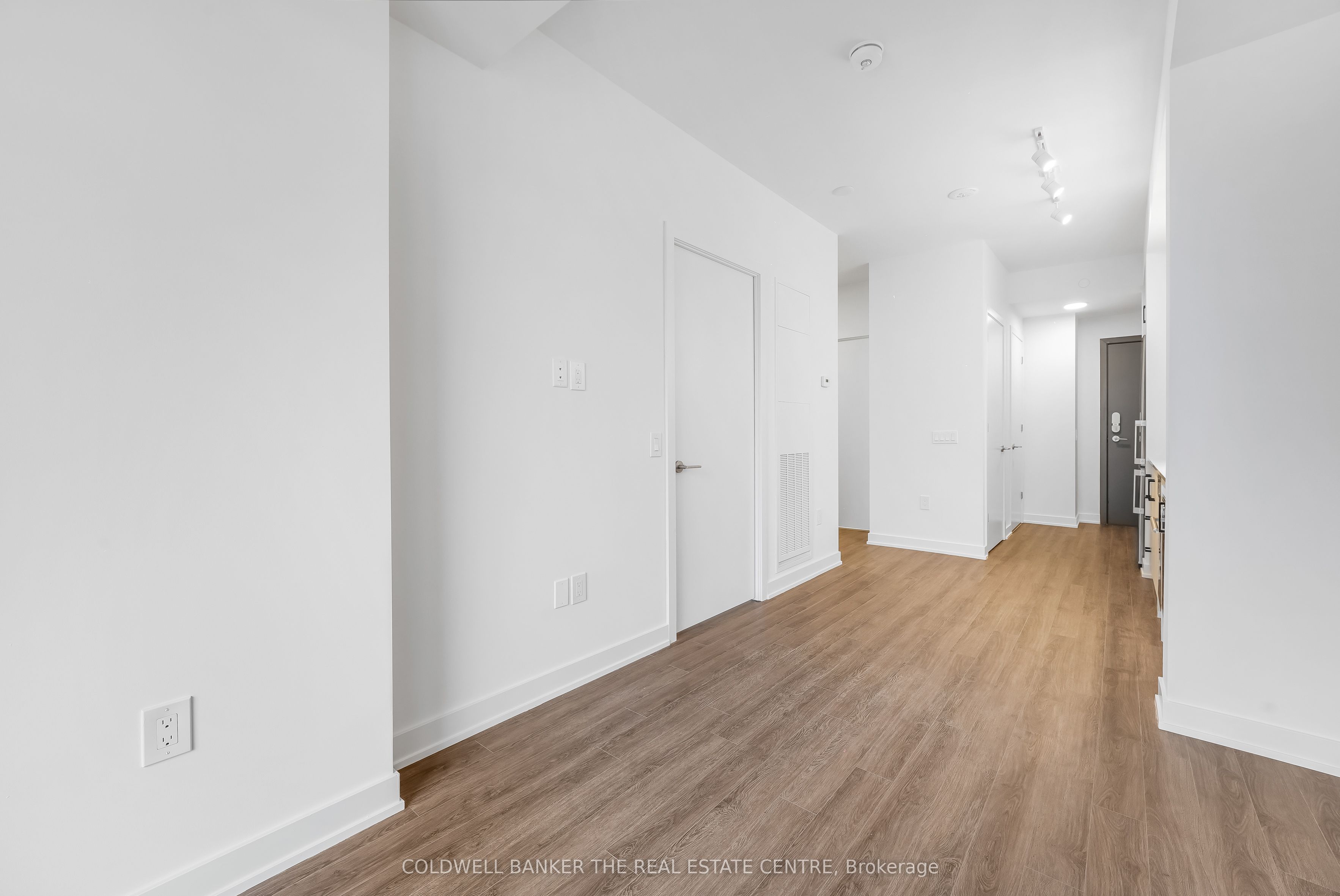 #717 - 9 Tecumseth St Street Property Photo 5