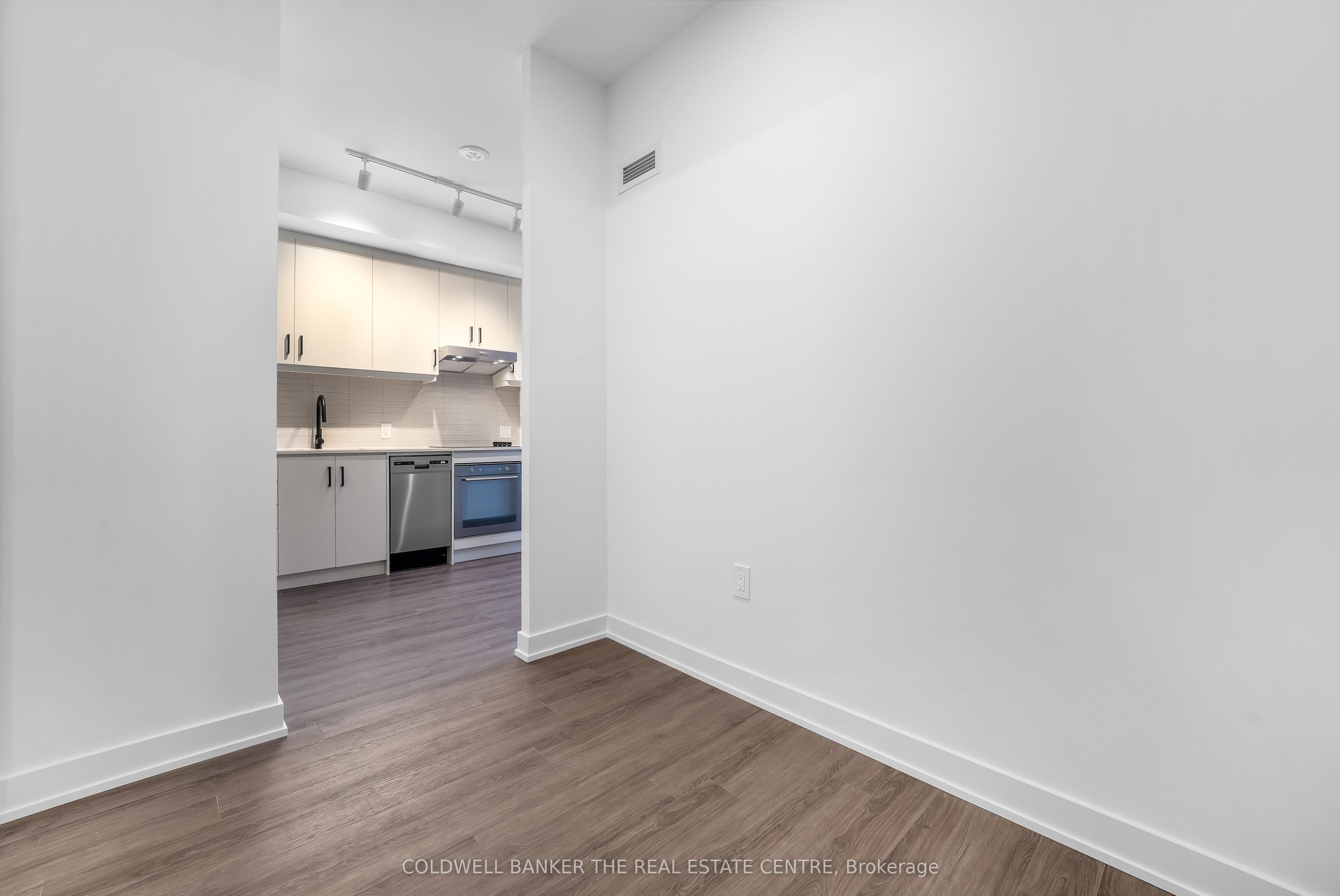 #717 - 9 Tecumseth St Street Property Photo 6