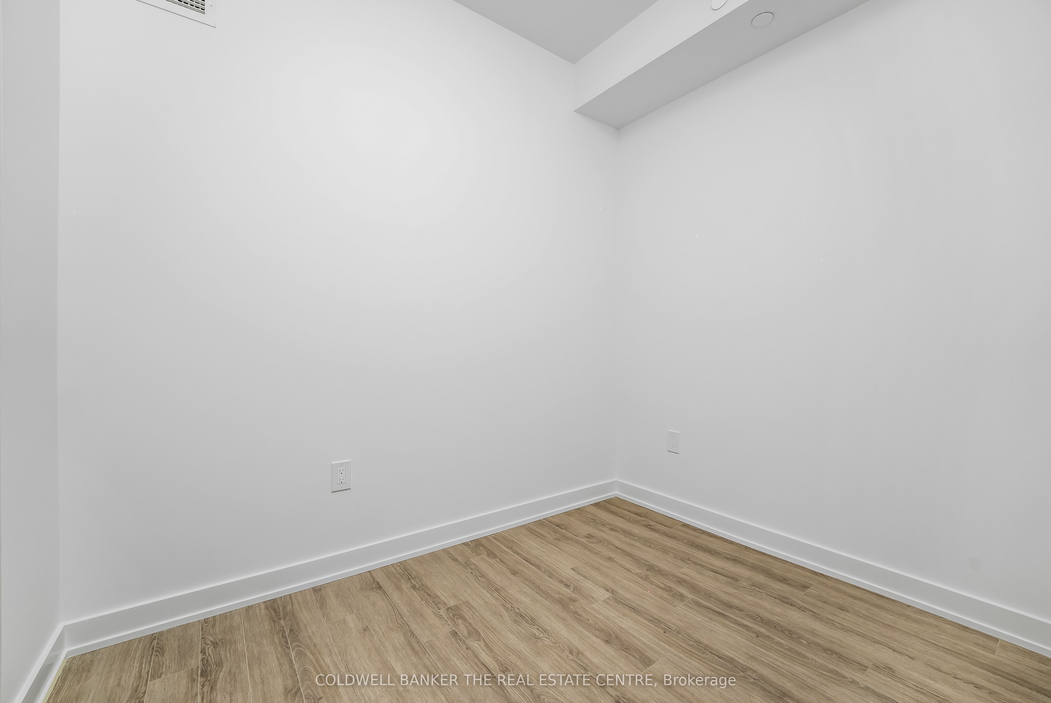 #717 - 9 Tecumseth St Street Property Photo 7