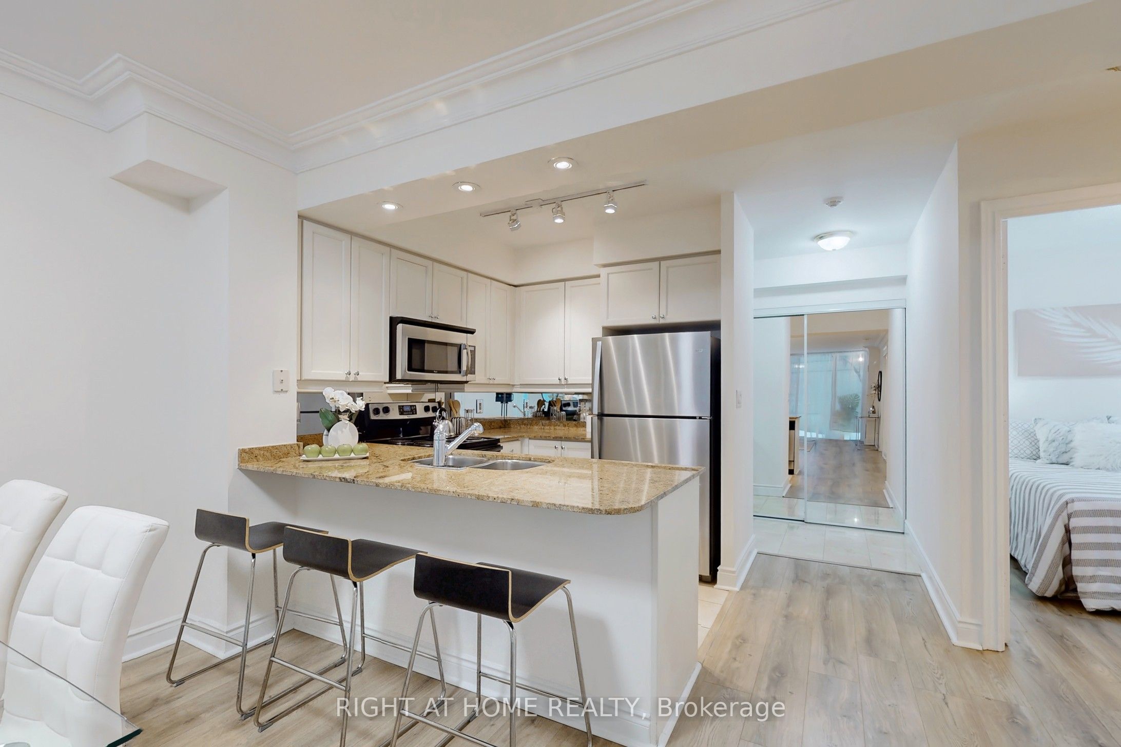 #206 - 38 William Carson Crescent Property Photo 10