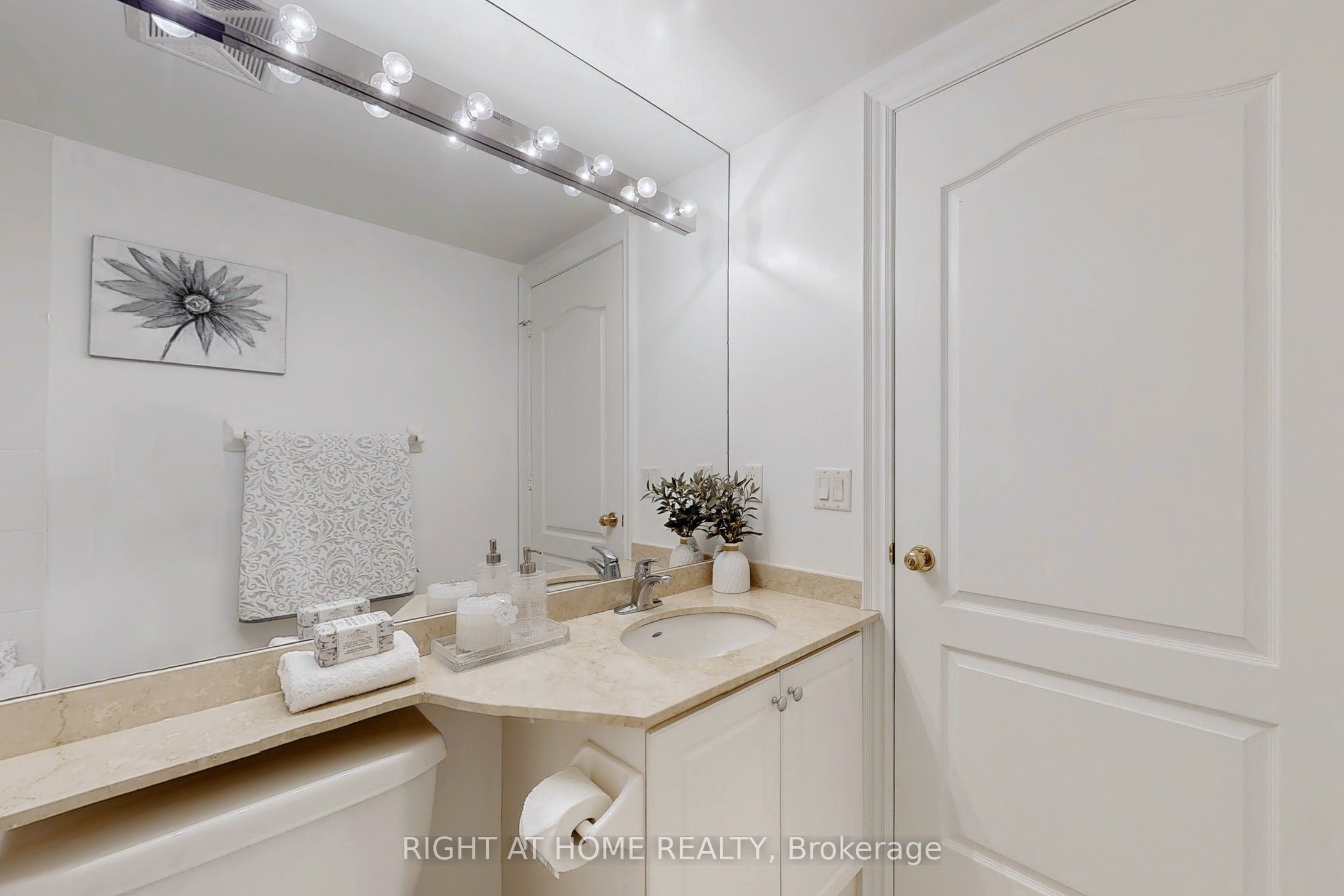 #206 - 38 William Carson Crescent Property Photo 22