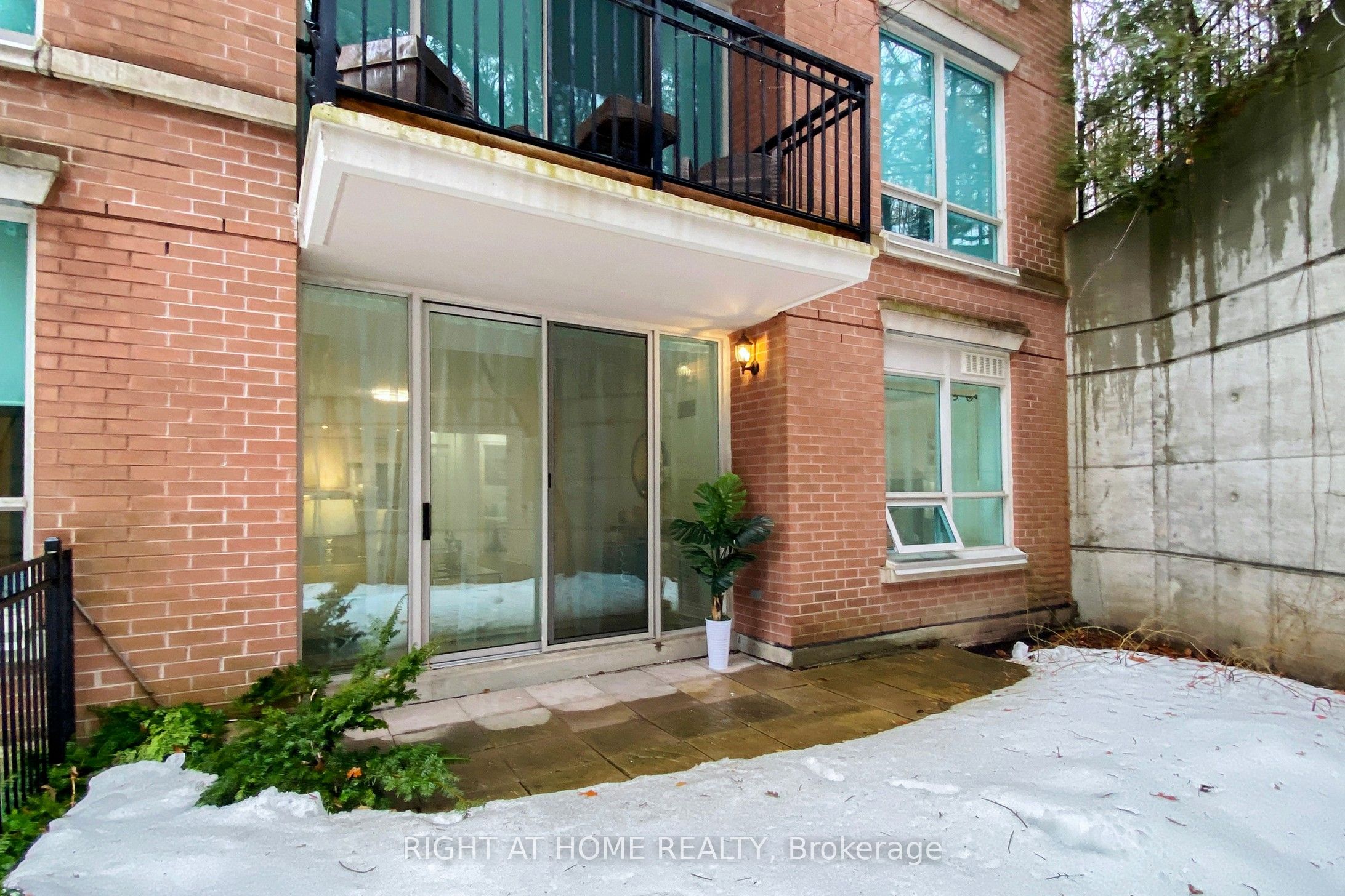 #206 - 38 William Carson Crescent Property Photo 29