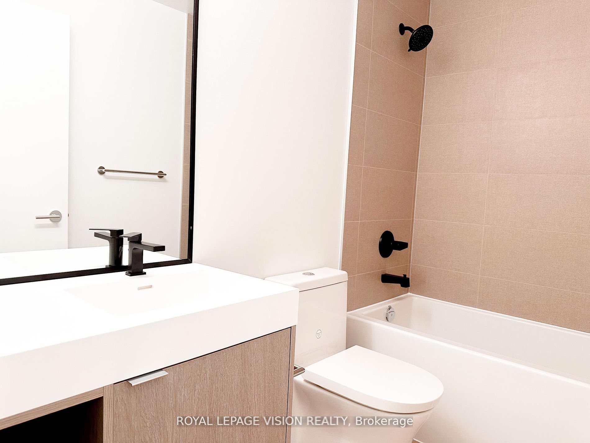 #105 - 250 Lawrence Avenue Property Photo 7
