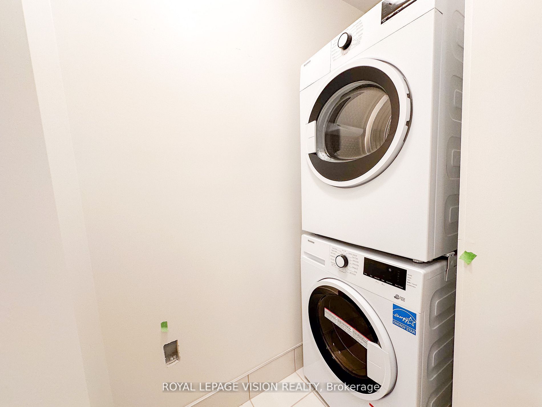 #105 - 250 Lawrence Avenue Property Photo 10