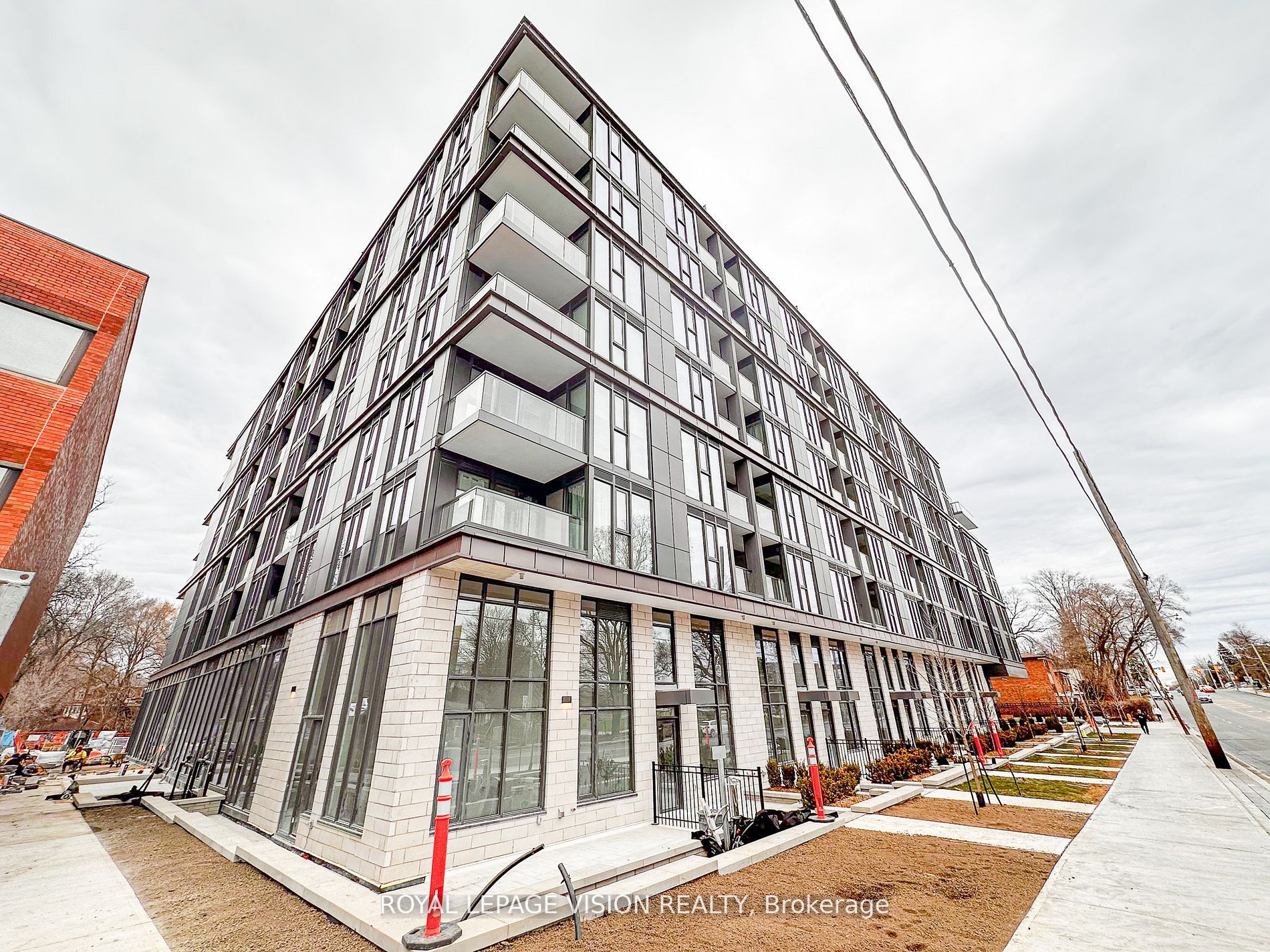 #105 - 250 Lawrence Avenue Property Photo 12