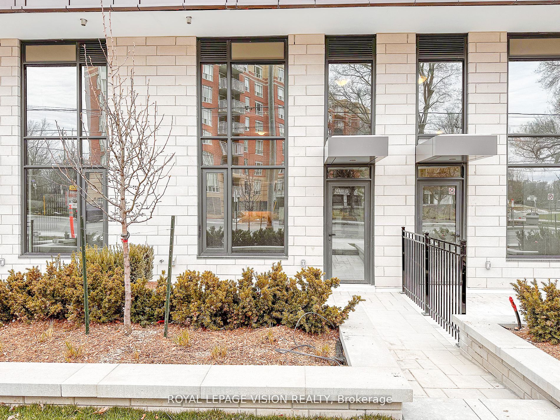#105 - 250 Lawrence Avenue Property Photo 13