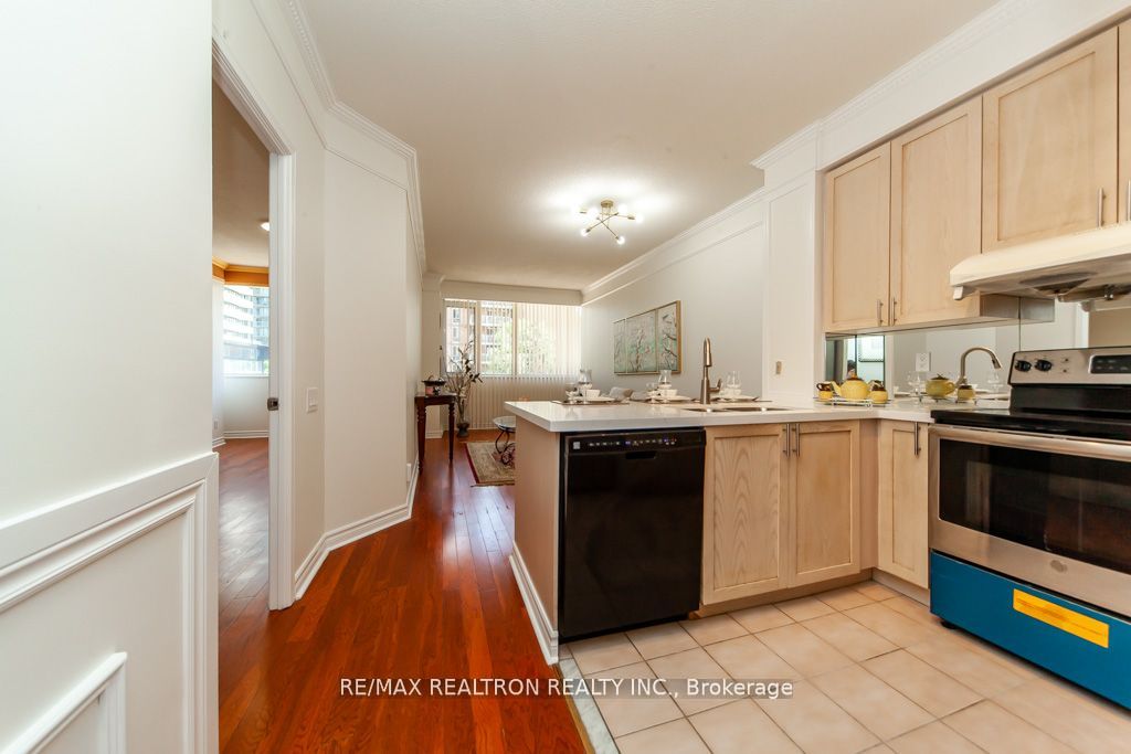 555 Yonge Street #309 Property Photo 8
