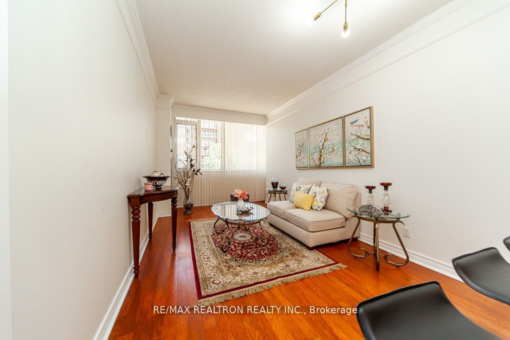 555 Yonge Street #309 Property Photo 9
