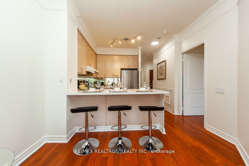 555 Yonge Street #309 Property Photo 16
