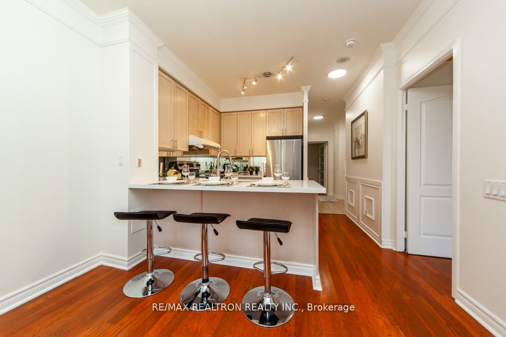555 Yonge Street #309 Property Photo 17