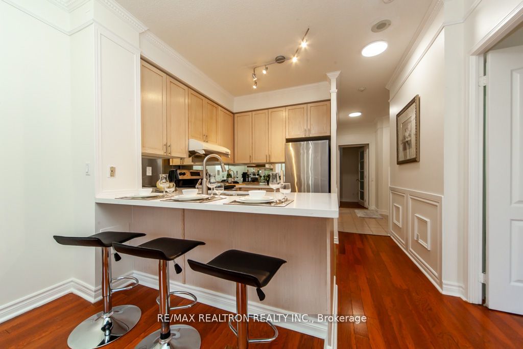 555 Yonge Street #309 Property Photo 18