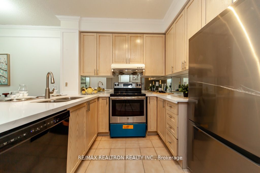 555 Yonge Street #309 Property Photo 19