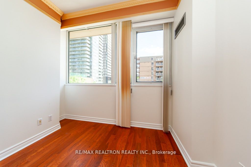555 Yonge Street #309 Property Photo 22