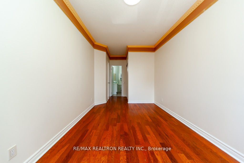 555 Yonge Street #309 Property Photo 23