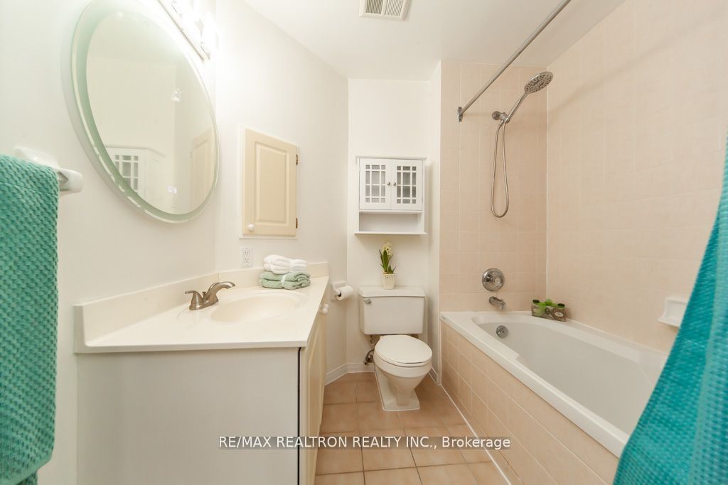 555 Yonge Street #309 Property Photo 26