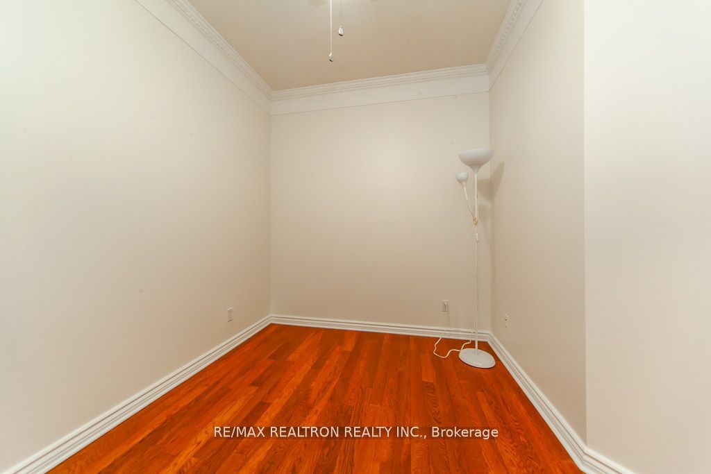 555 Yonge Street #309 Property Photo 30