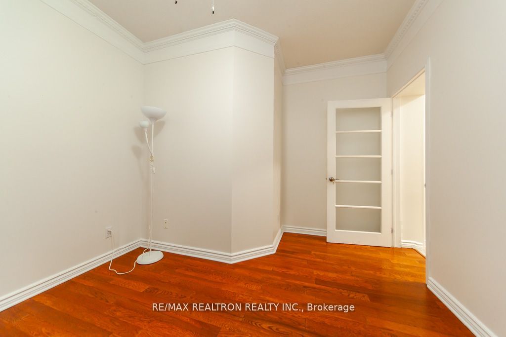 555 Yonge Street #309 Property Photo 31