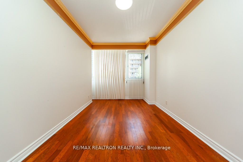 555 Yonge Street #309 Property Photo 40