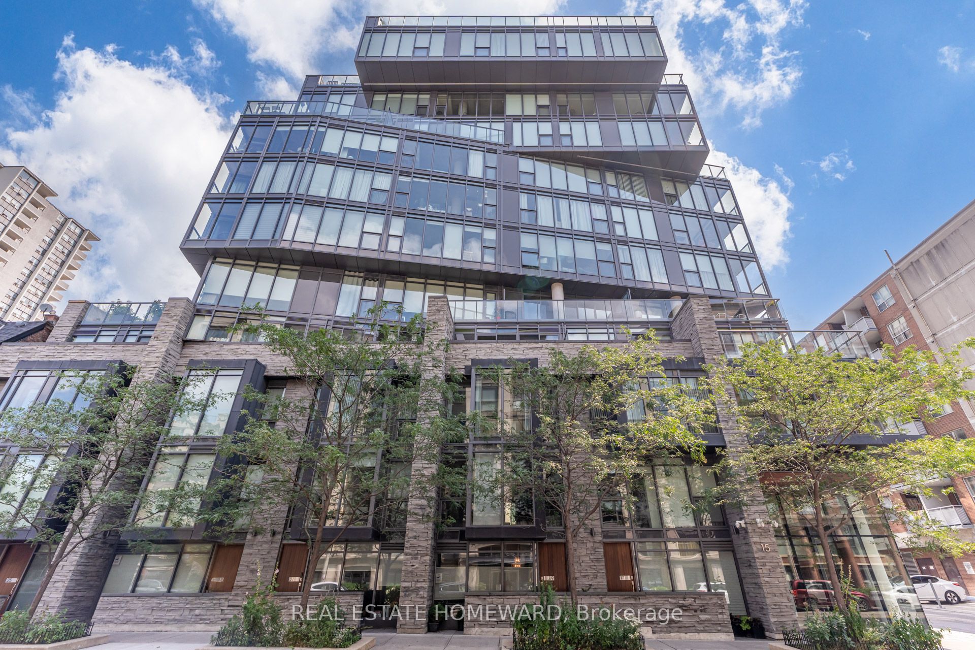 #409 - 15 Beverley Street Property Photo 2