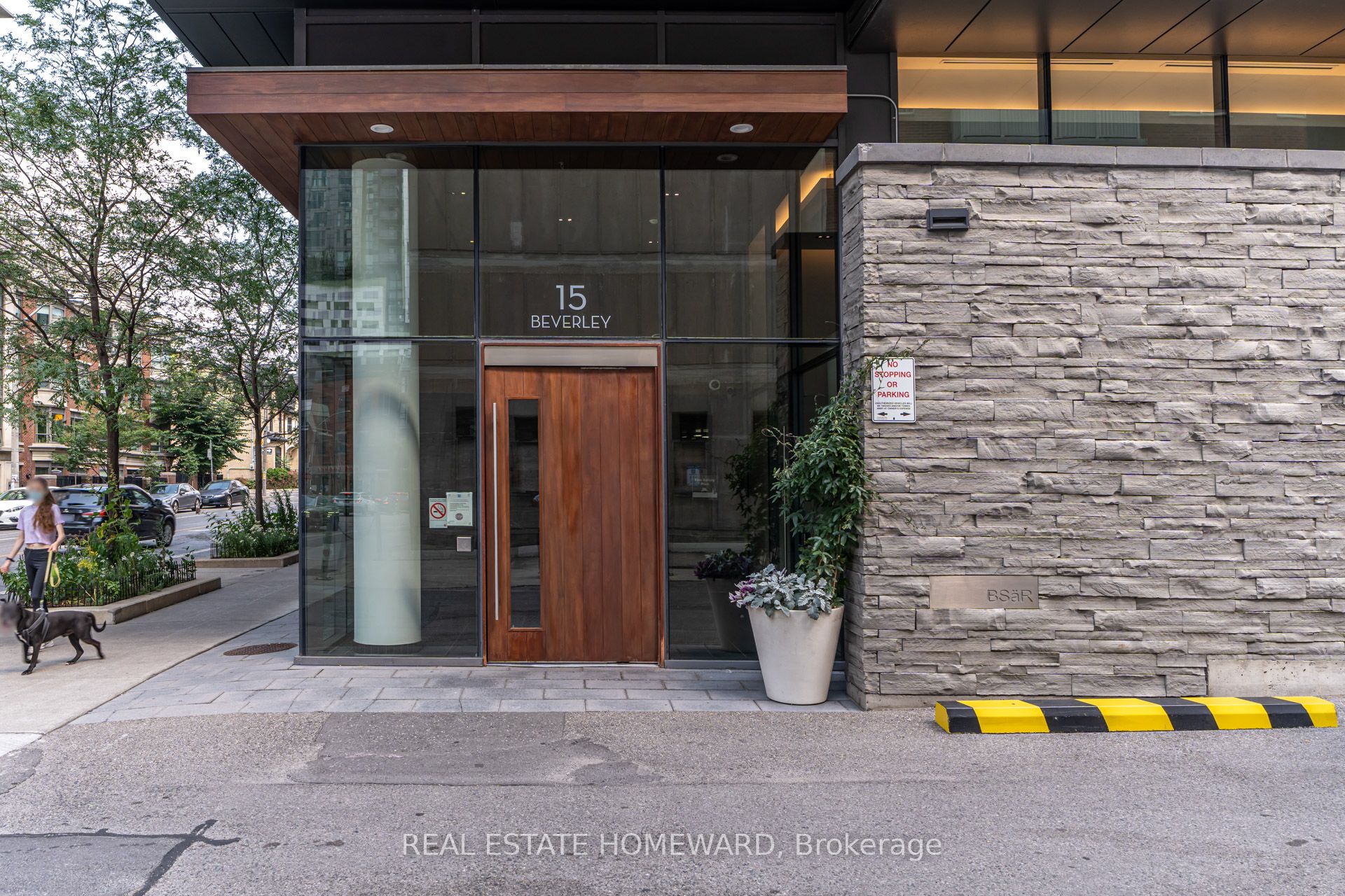 #409 - 15 Beverley Street Property Photo 3