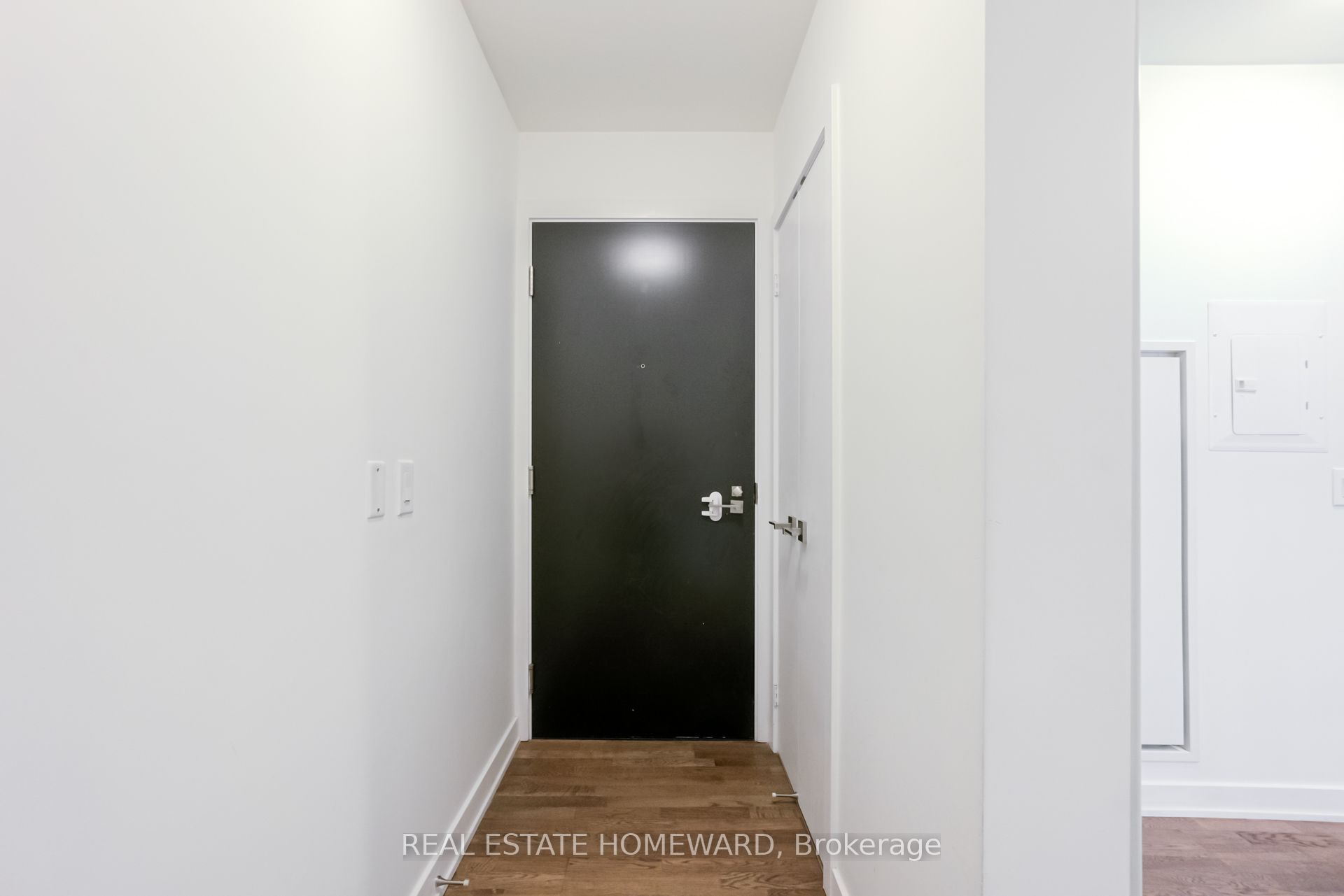 #409 - 15 Beverley Street Property Photo 5