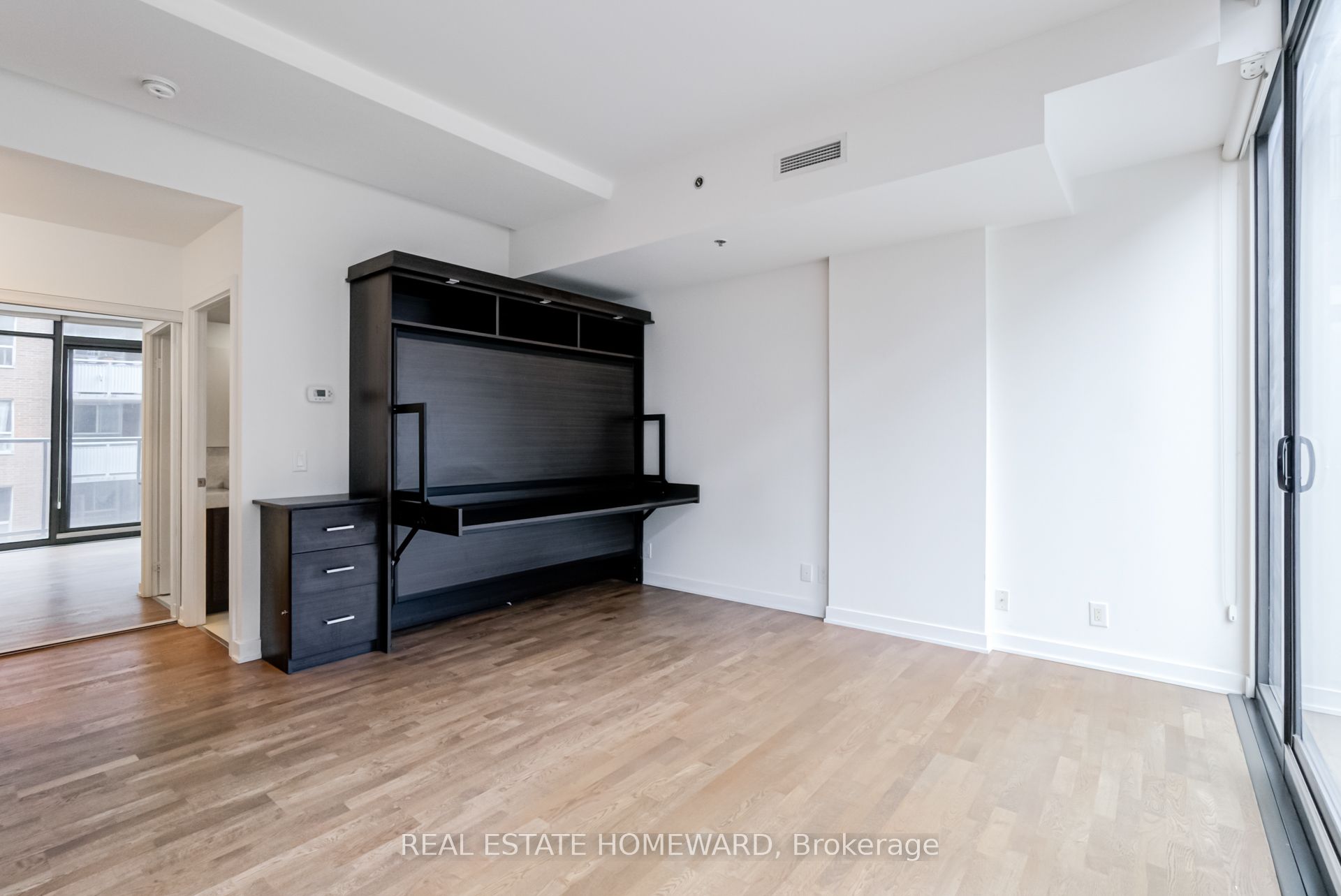 #409 - 15 Beverley Street Property Photo 12