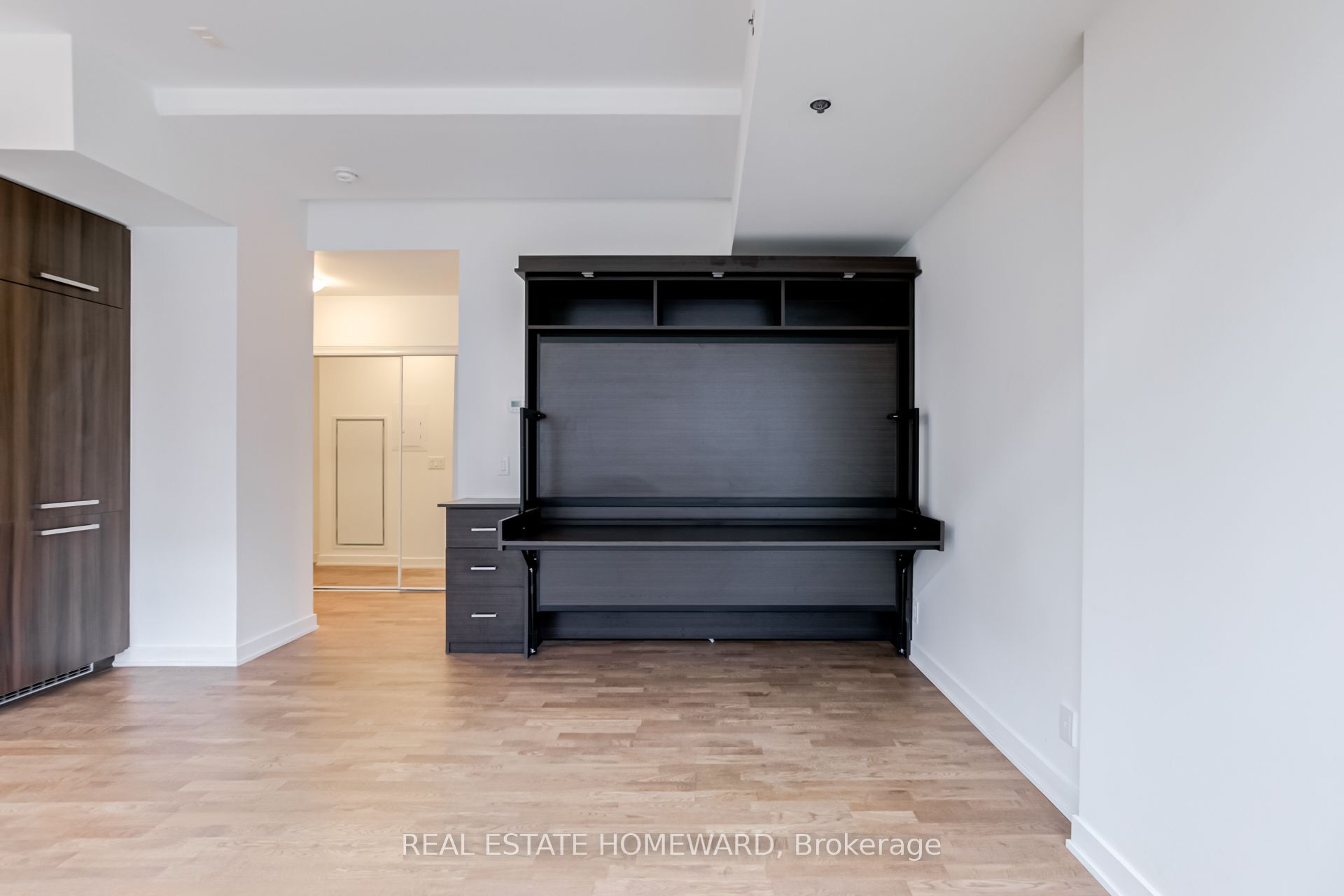 #409 - 15 Beverley Street Property Photo 18