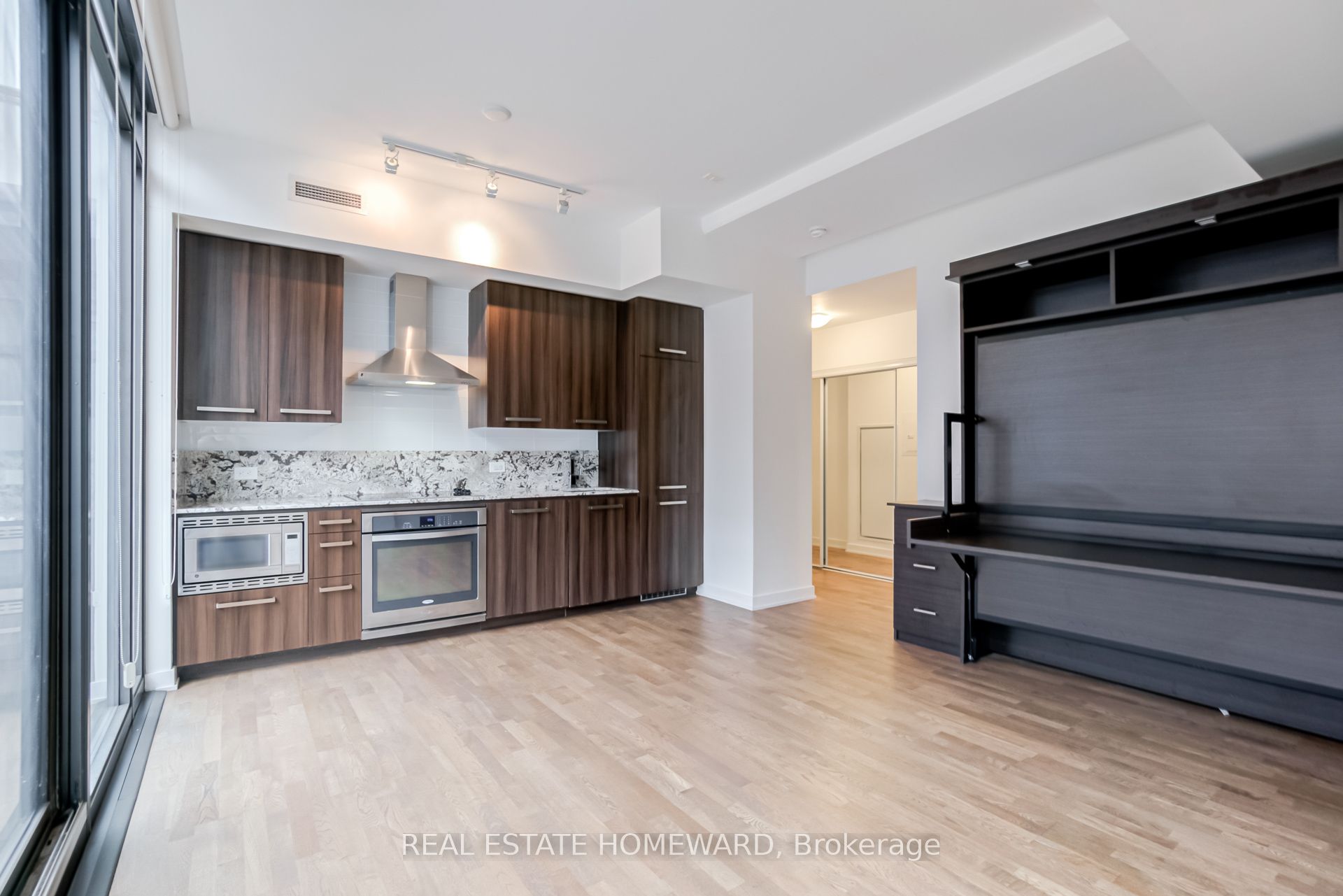 #409 - 15 Beverley Street Property Photo 19