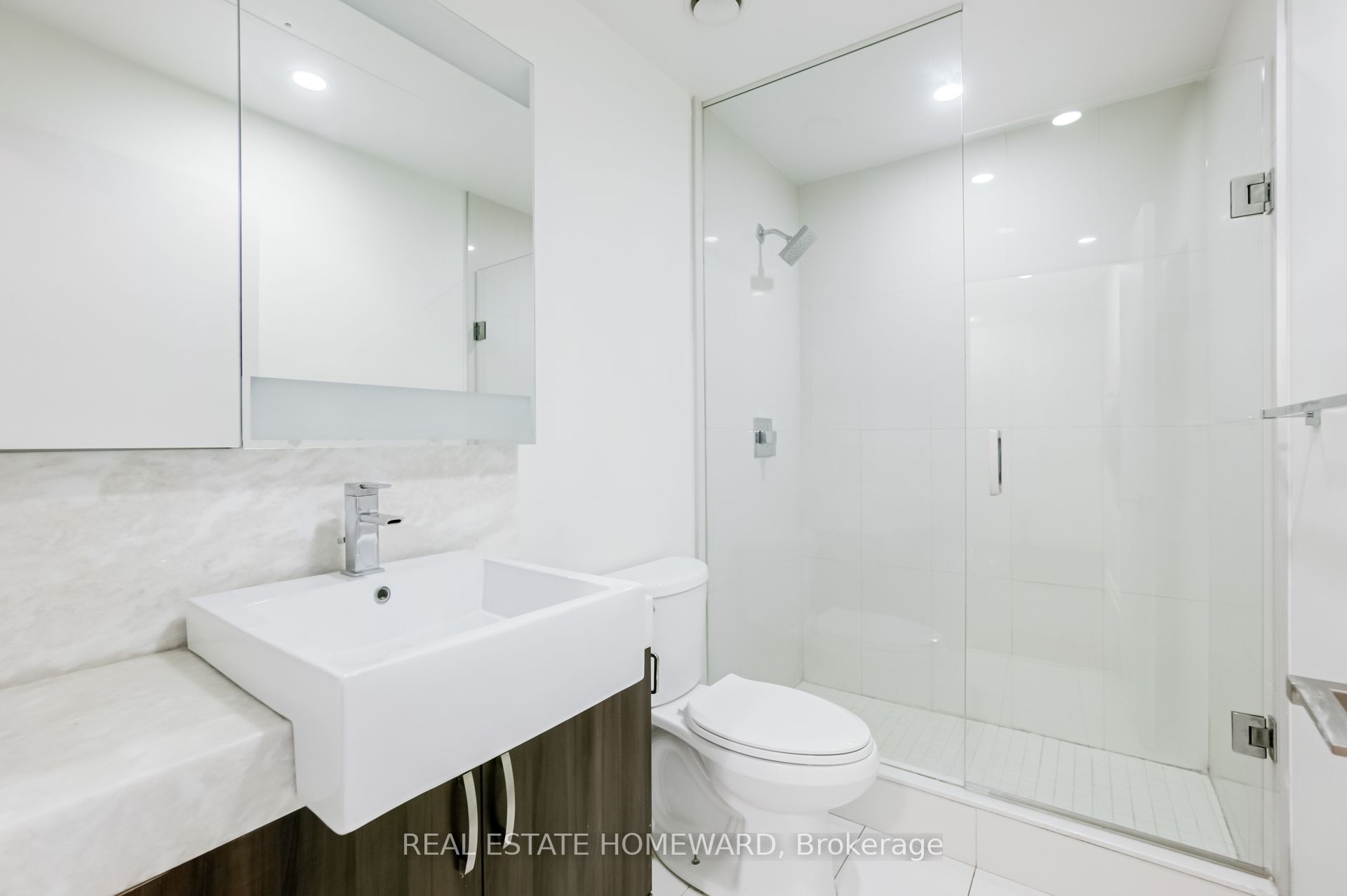 #409 - 15 Beverley Street Property Photo 20