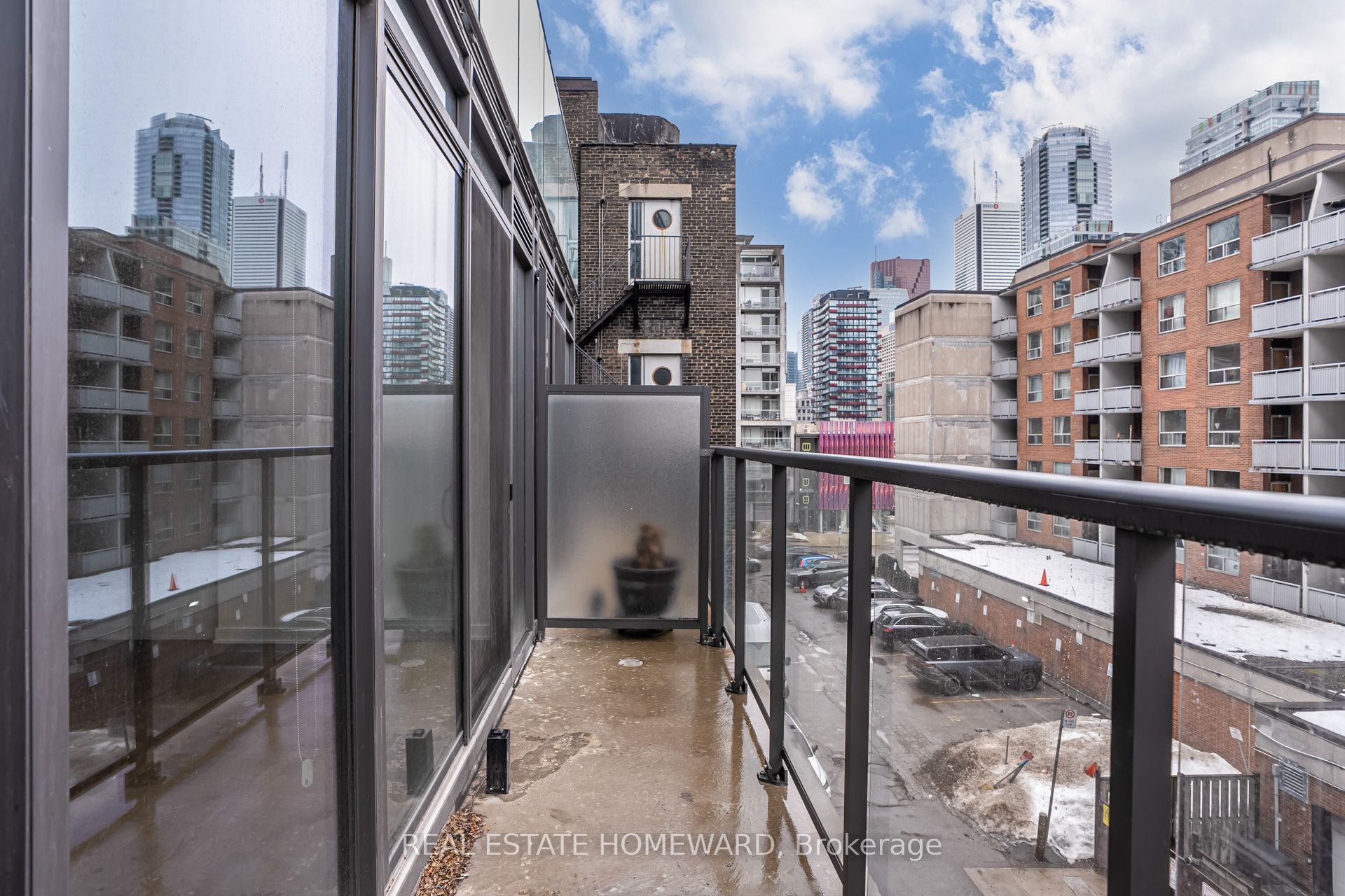 #409 - 15 Beverley Street Property Photo 23