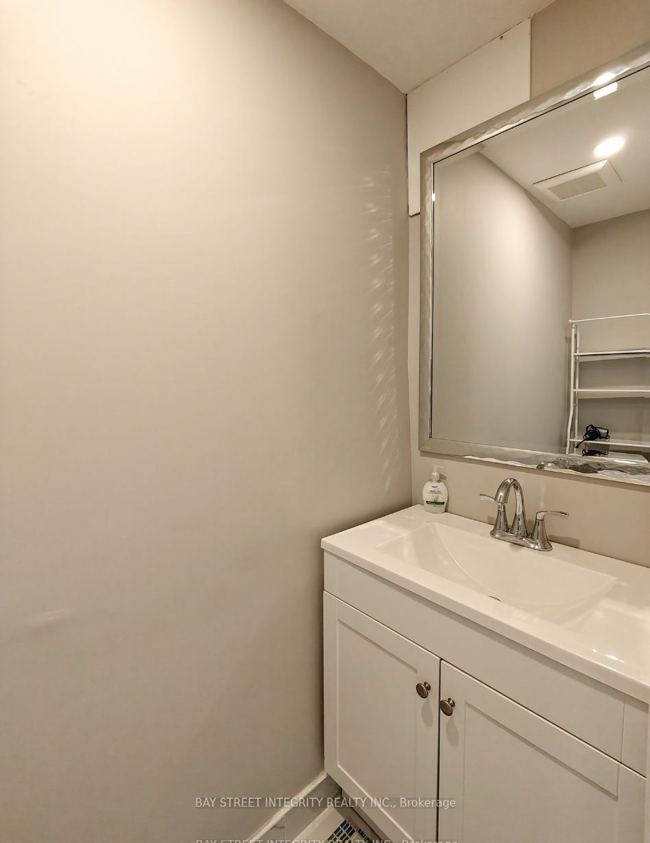 #unit 1 - 598 Crawford Street Property Photo 13