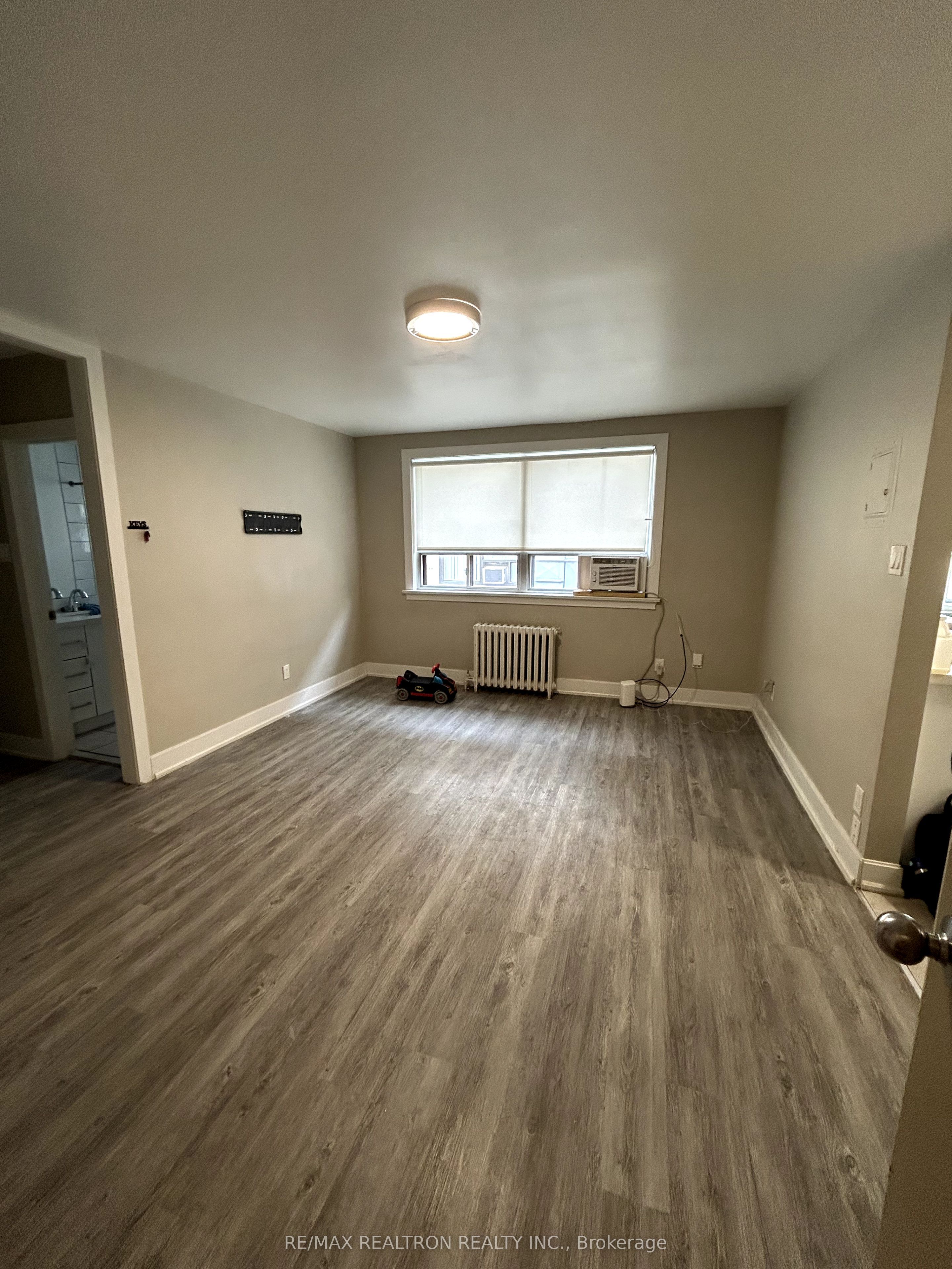 312 Douglas Avenue 202 Property Photo 8