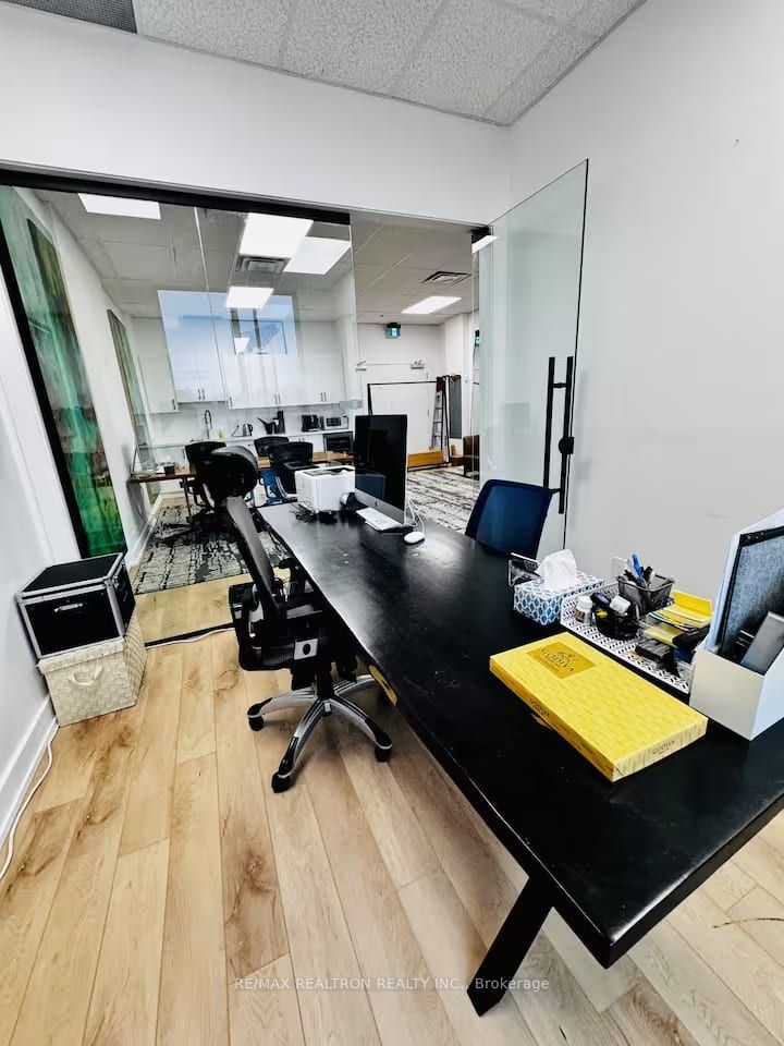 #204 - 595 Sheppard Avenue Property Photo 8